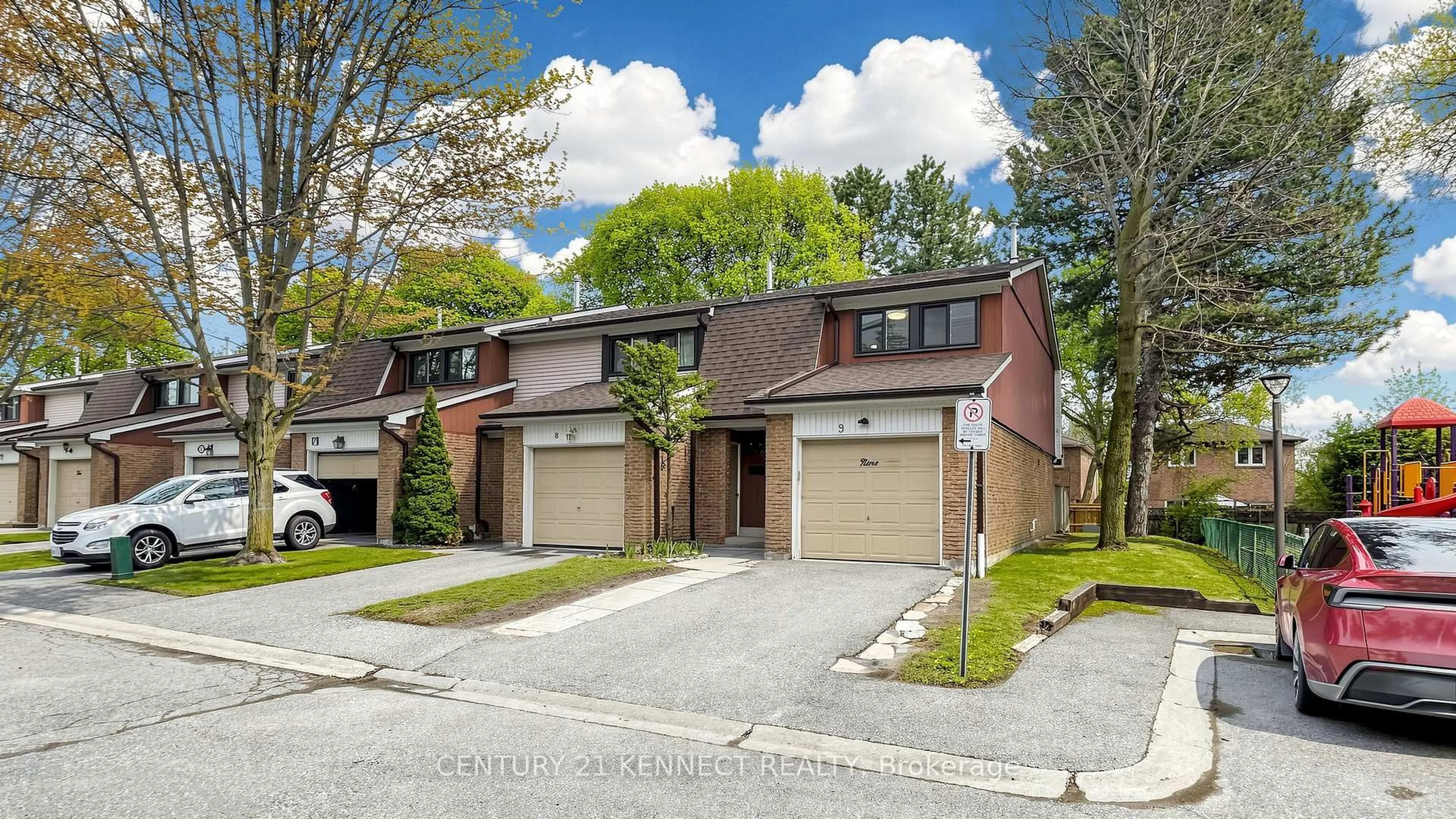 Home with brick exterior material, street for 260 Avenue Rd #9, Richmond Hill Ontario L4C 5G6