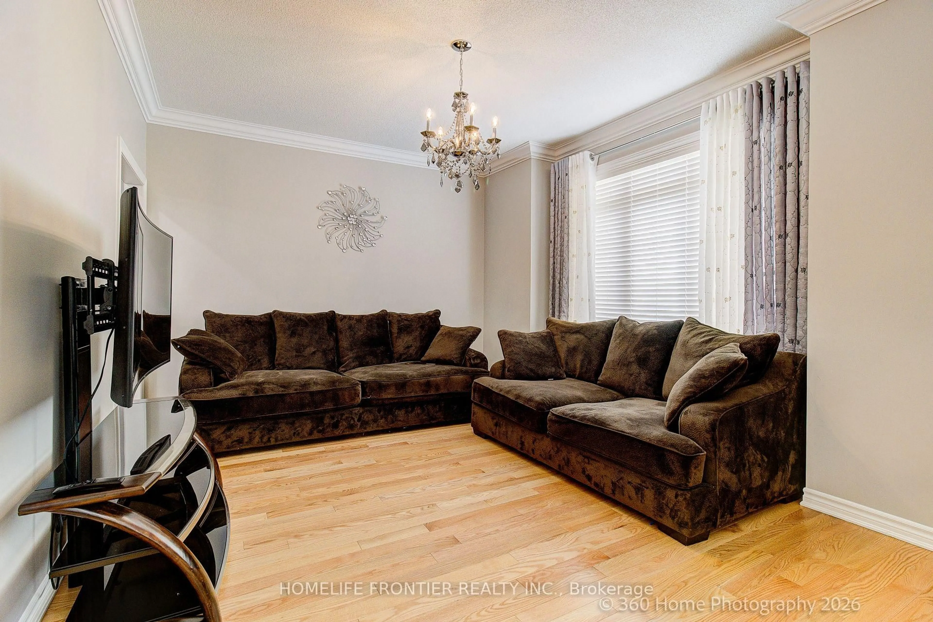 Living room with furniture, unknown for 175 Beechborough Cres, East Gwillimbury Ontario L9N 0P1
