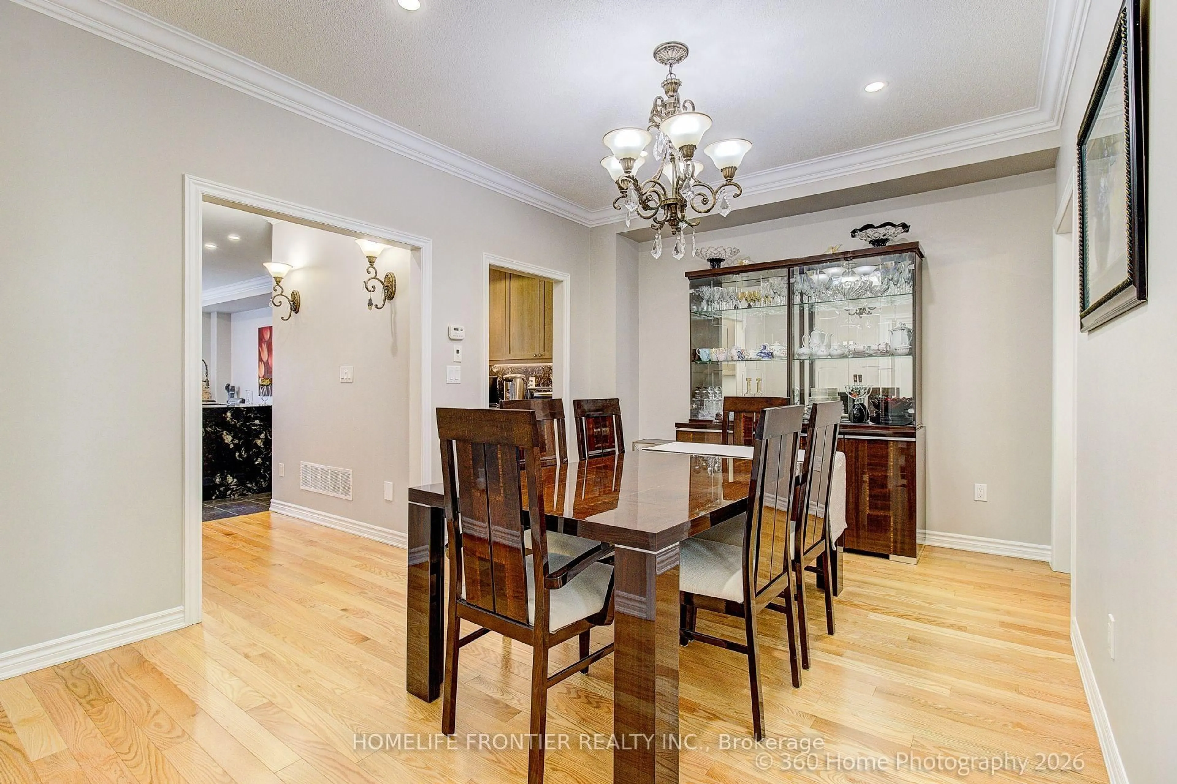 Dining room, wood/laminate floor for 175 Beechborough Cres, East Gwillimbury Ontario L9N 0P1