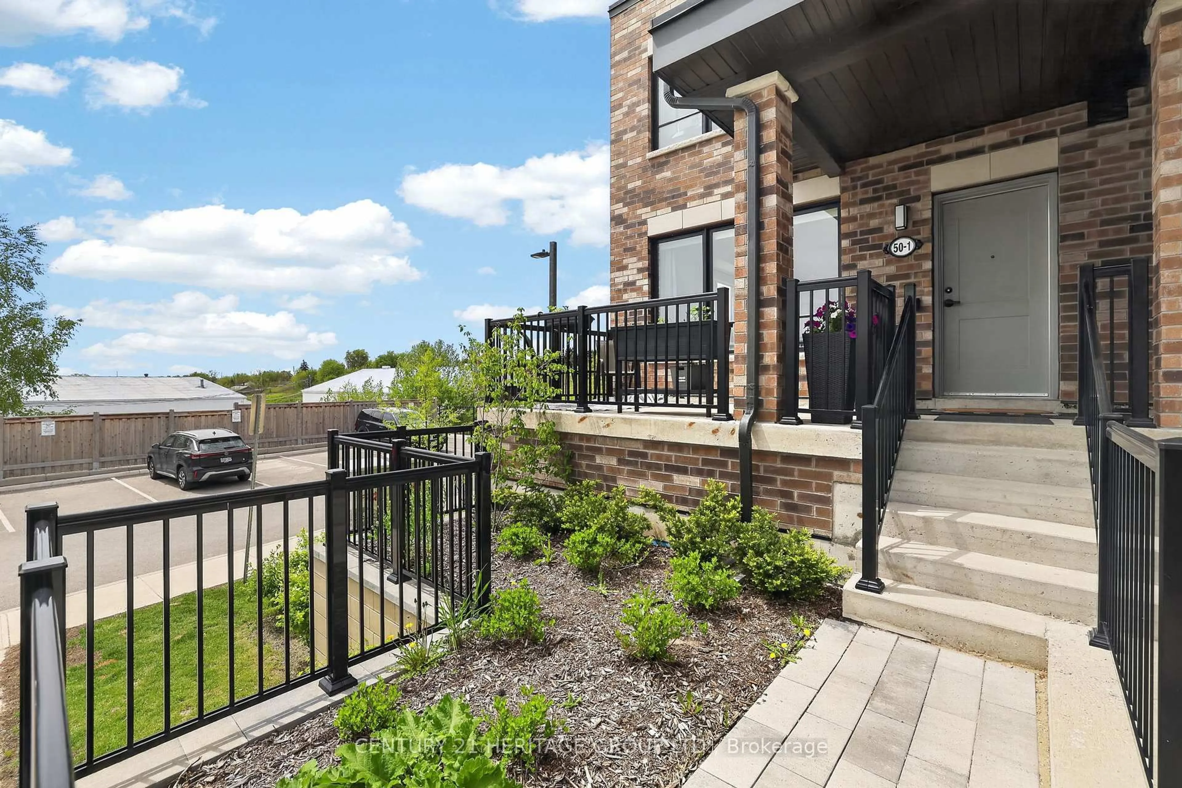 Patio, street for 50 Baynes Way #1, Bradford West Gwillimbury Ontario L3Z 4M4