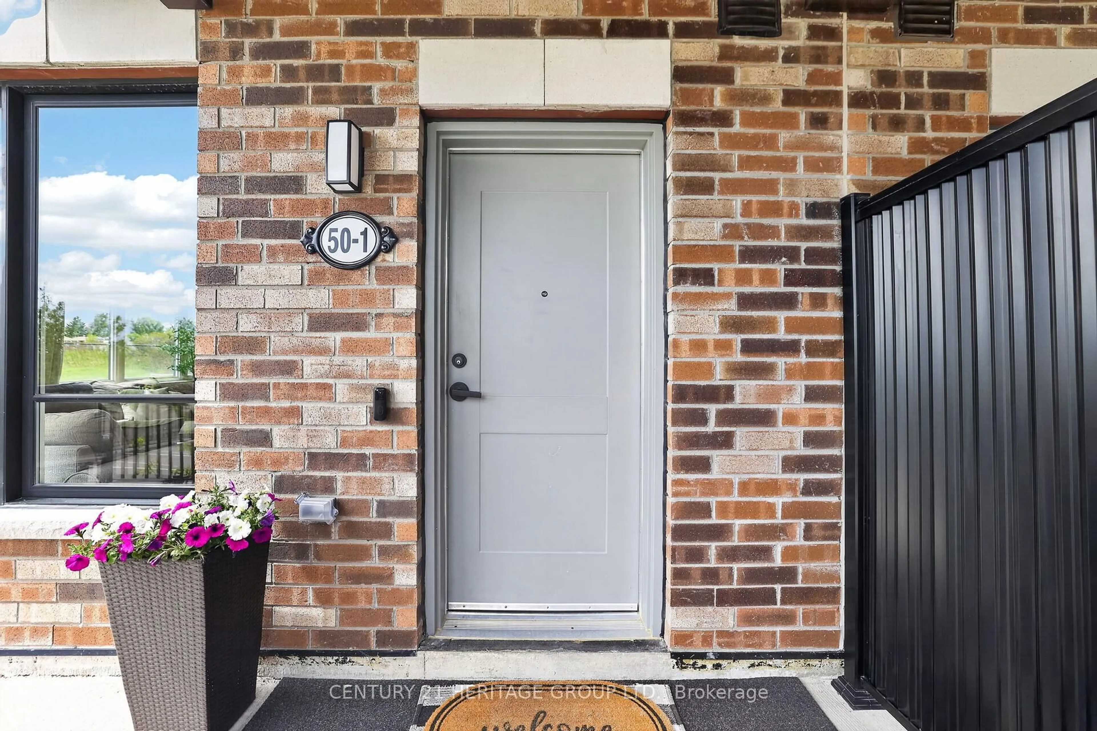 Indoor entryway for 50 Baynes Way #1, Bradford West Gwillimbury Ontario L3Z 4M4