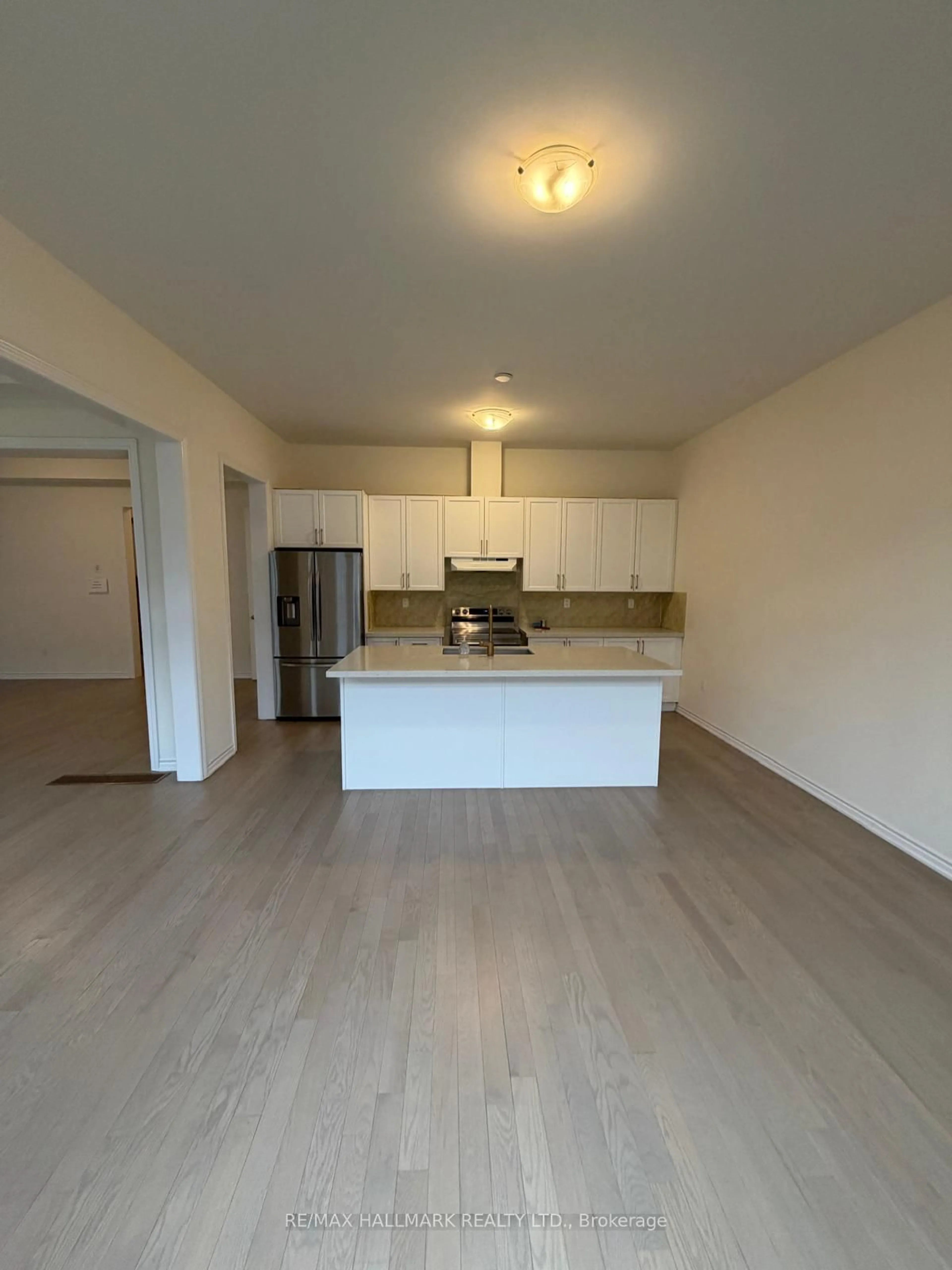 Open concept kitchen, wood/laminate floor for 112 Weslock Cres, Aurora Ontario L4G 7Z4