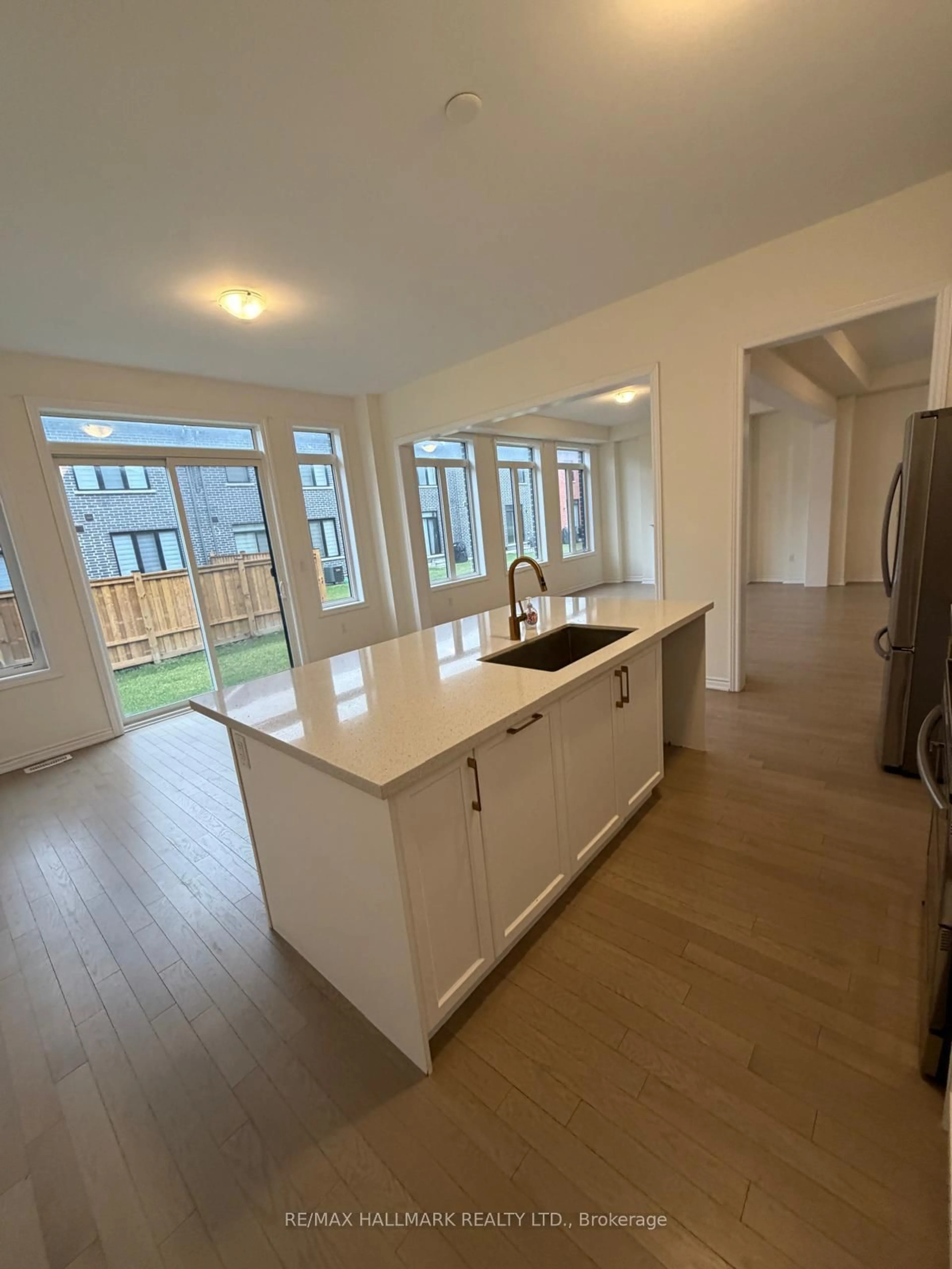 Open concept kitchen, unknown for 112 Weslock Cres, Aurora Ontario L4G 7Z4