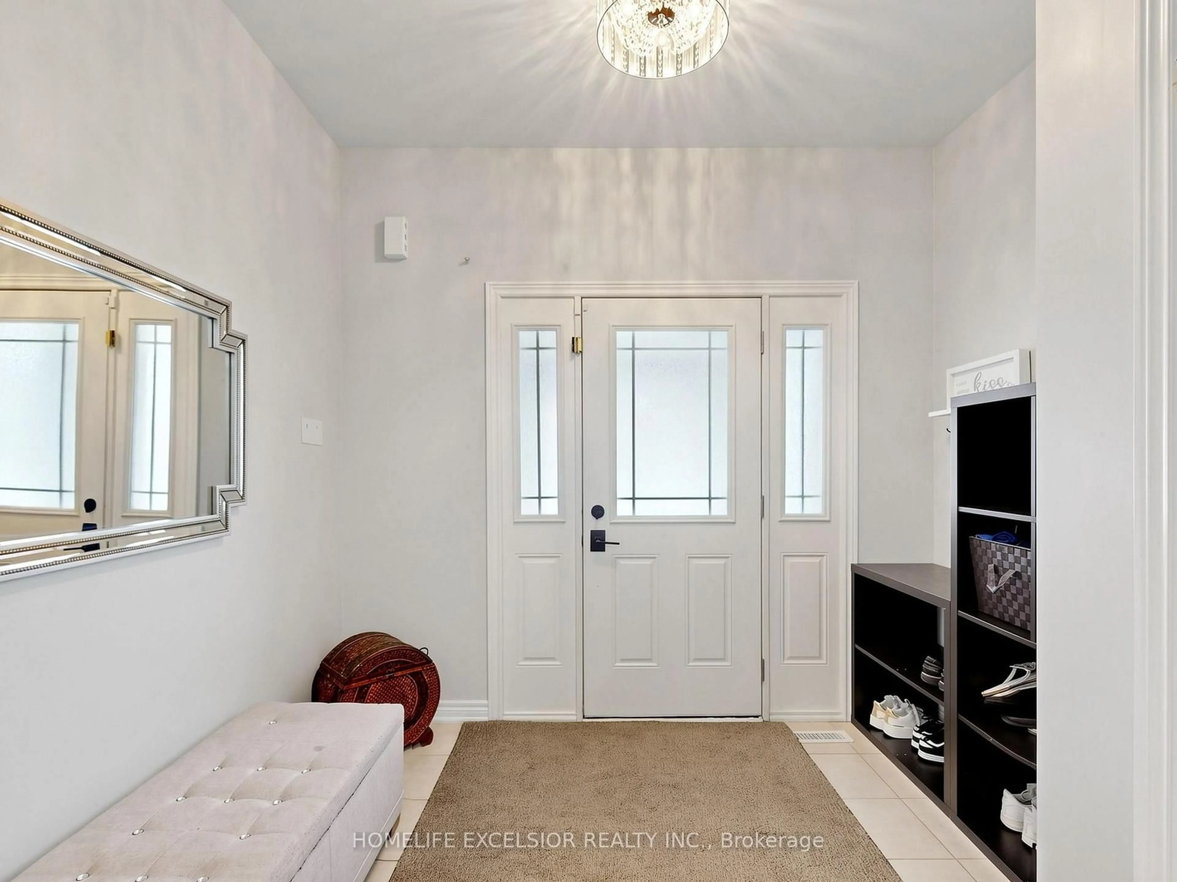 Indoor entryway for 6 Lady Gwillim Ave, East Gwillimbury Ontario L9N 0A5