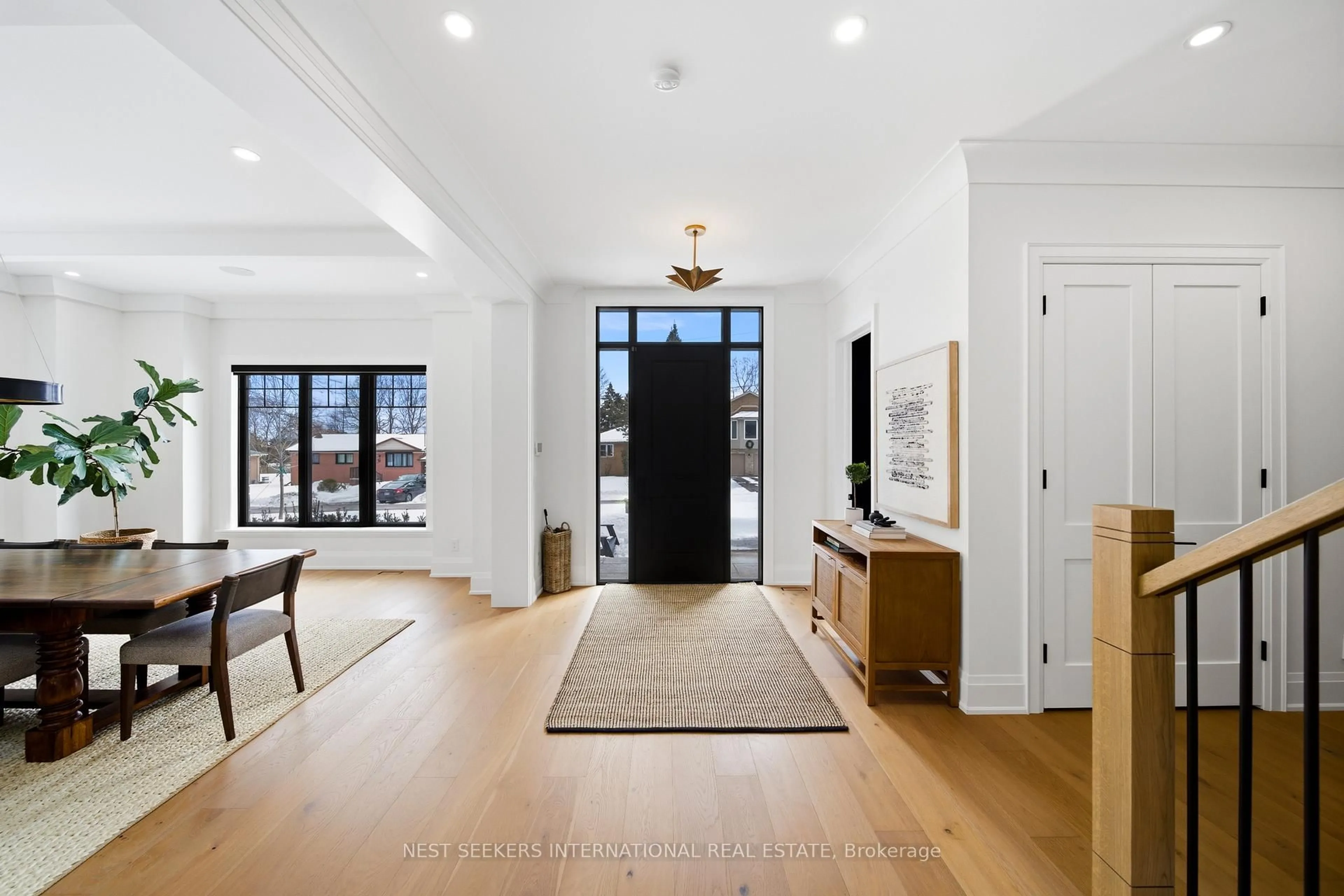 Indoor entryway for 26 Royal Ave, King Ontario L0G 1N0