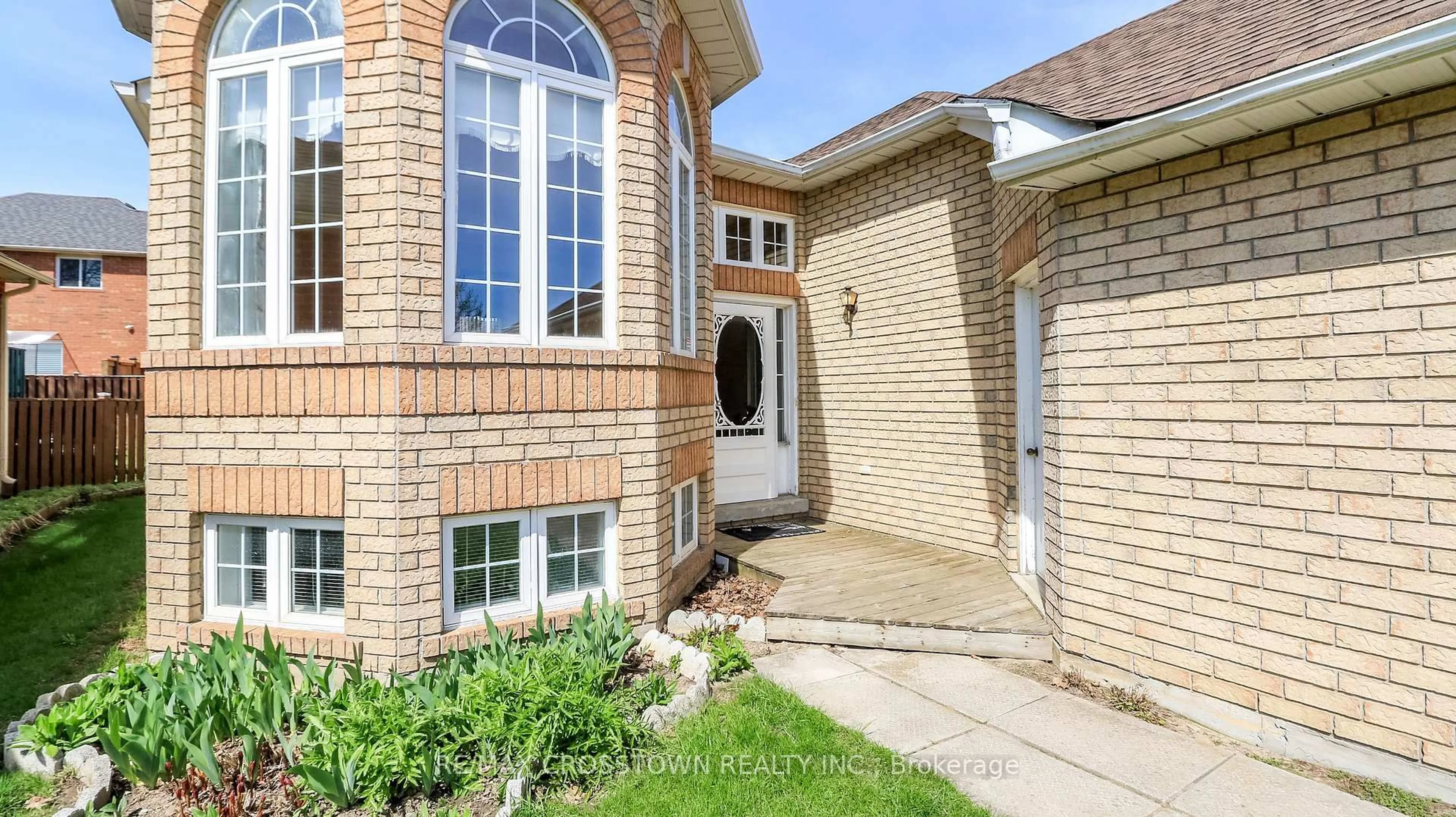 Home with brick exterior material, street for 1840 Mill St, Innisfil Ontario L9S 1Z9