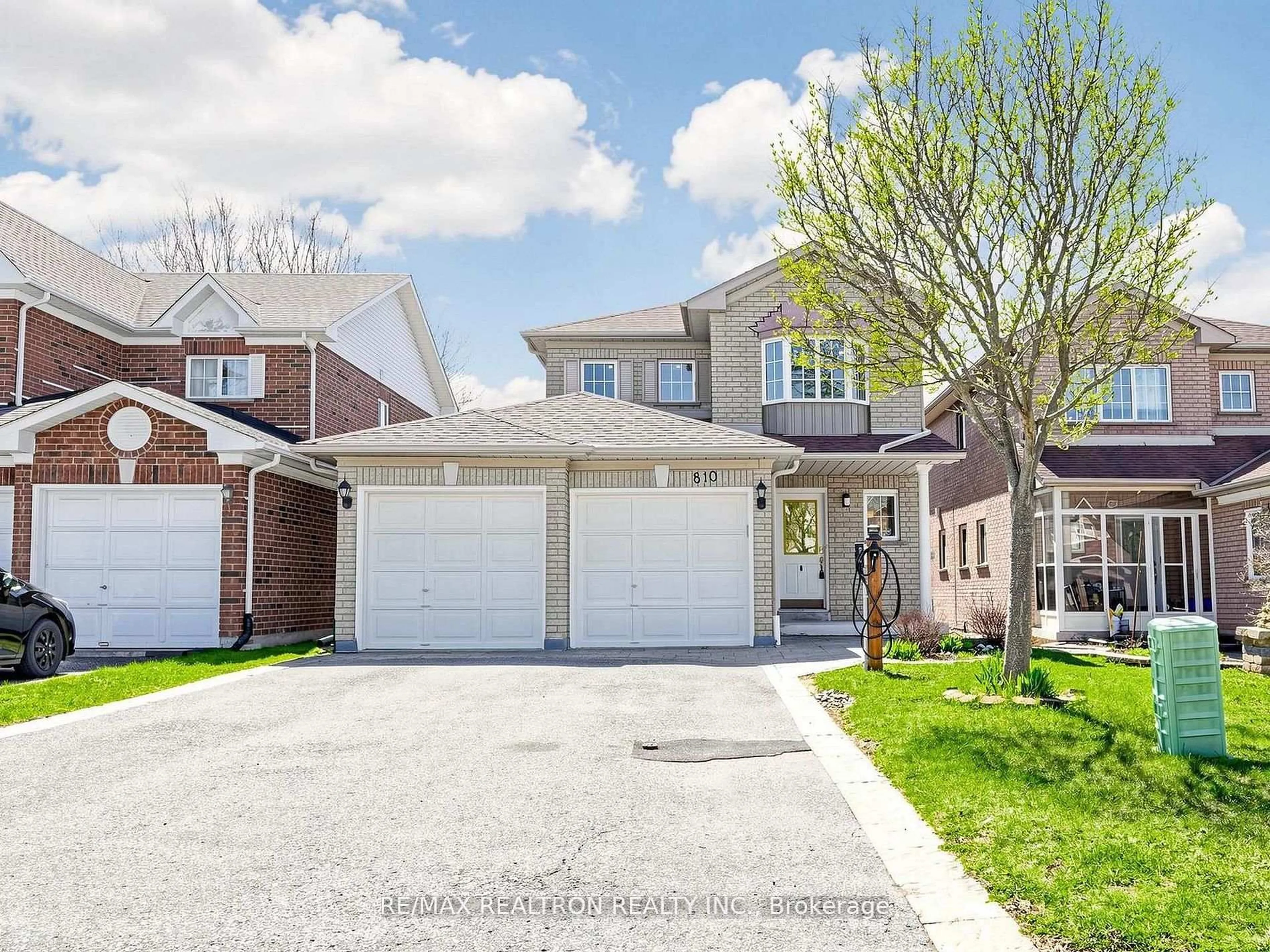 Home with brick exterior material, street for 810 Stonehaven Ave, Newmarket Ontario L3X 2G2