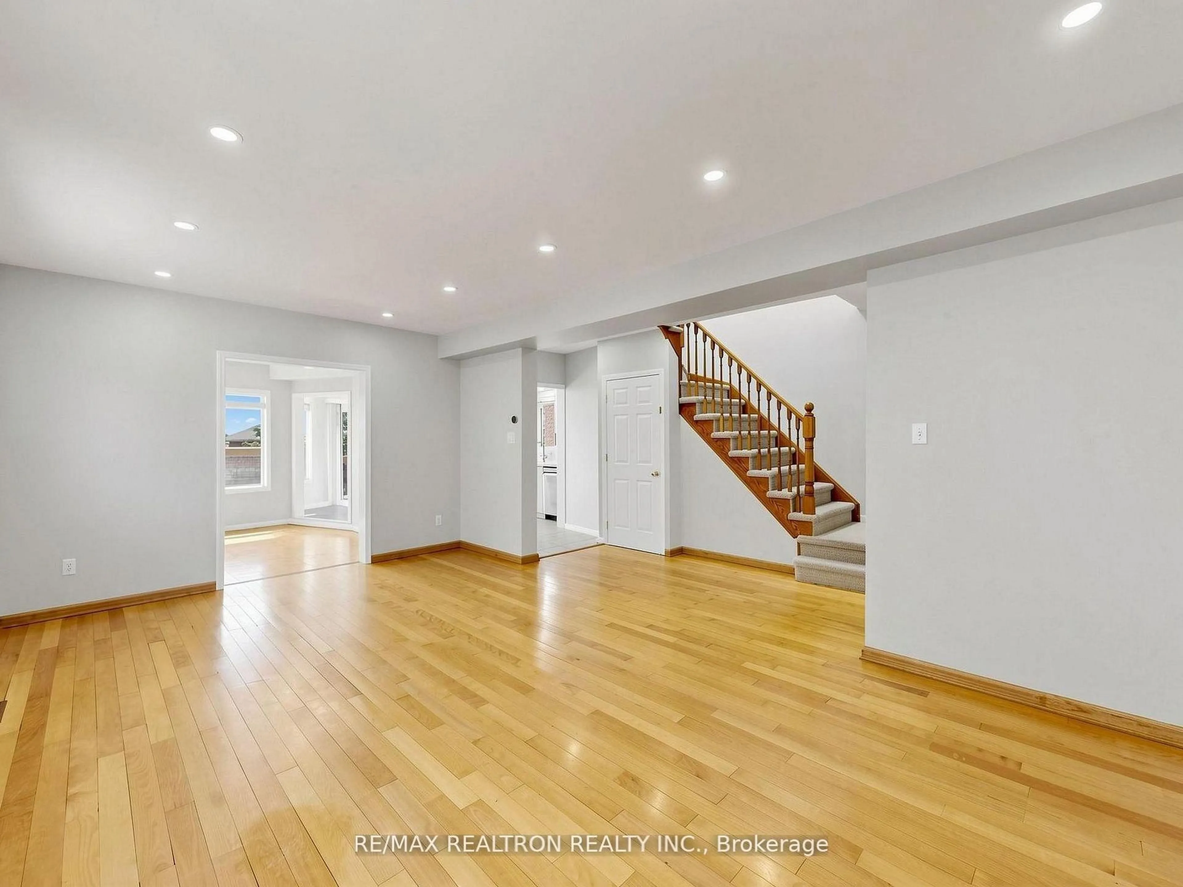 Unknown for 810 Stonehaven Ave, Newmarket Ontario L3X 2G2