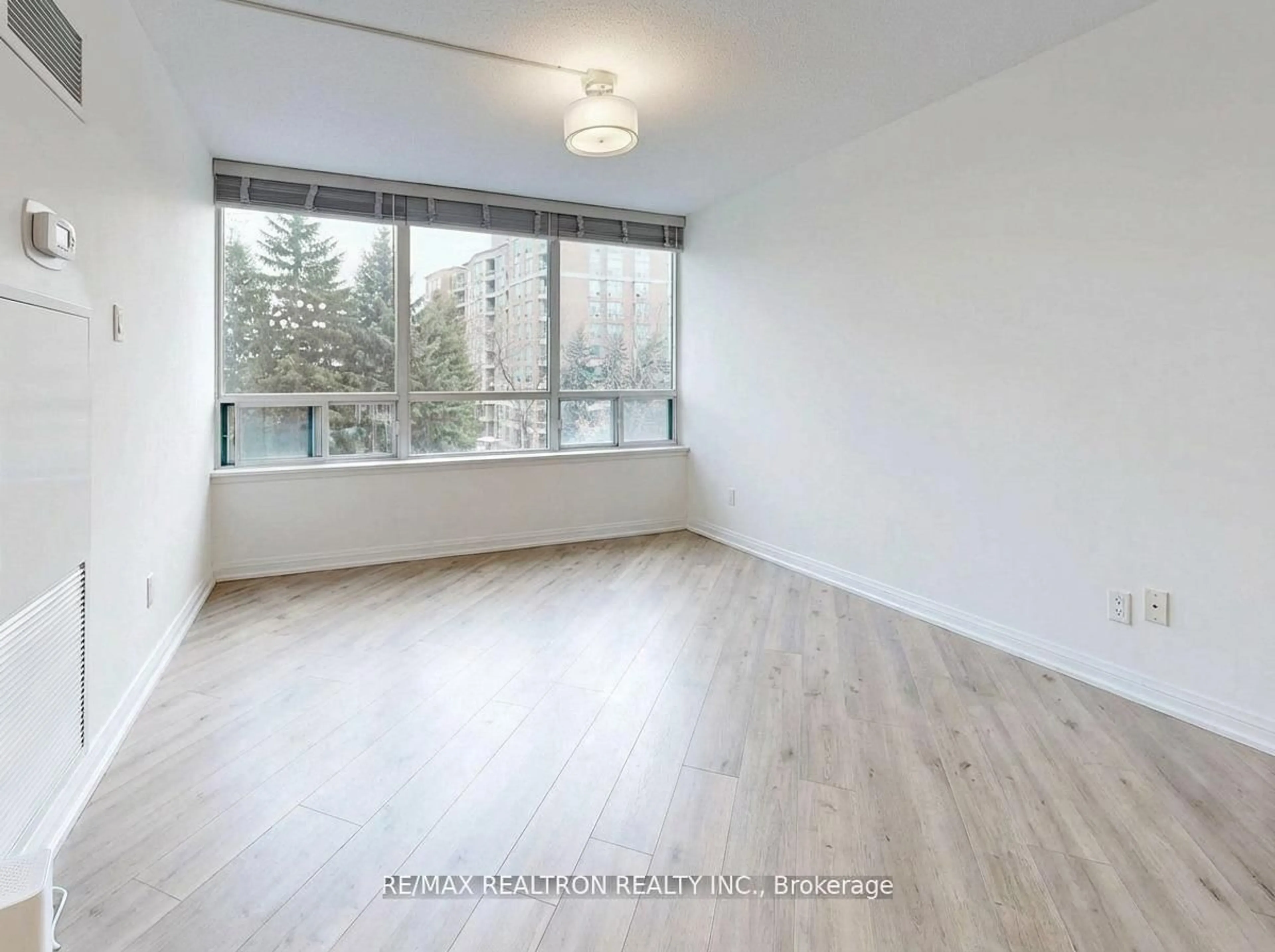 A pic of a room for 120 Promenade Circ #406, Vaughan Ontario L4J 7W9