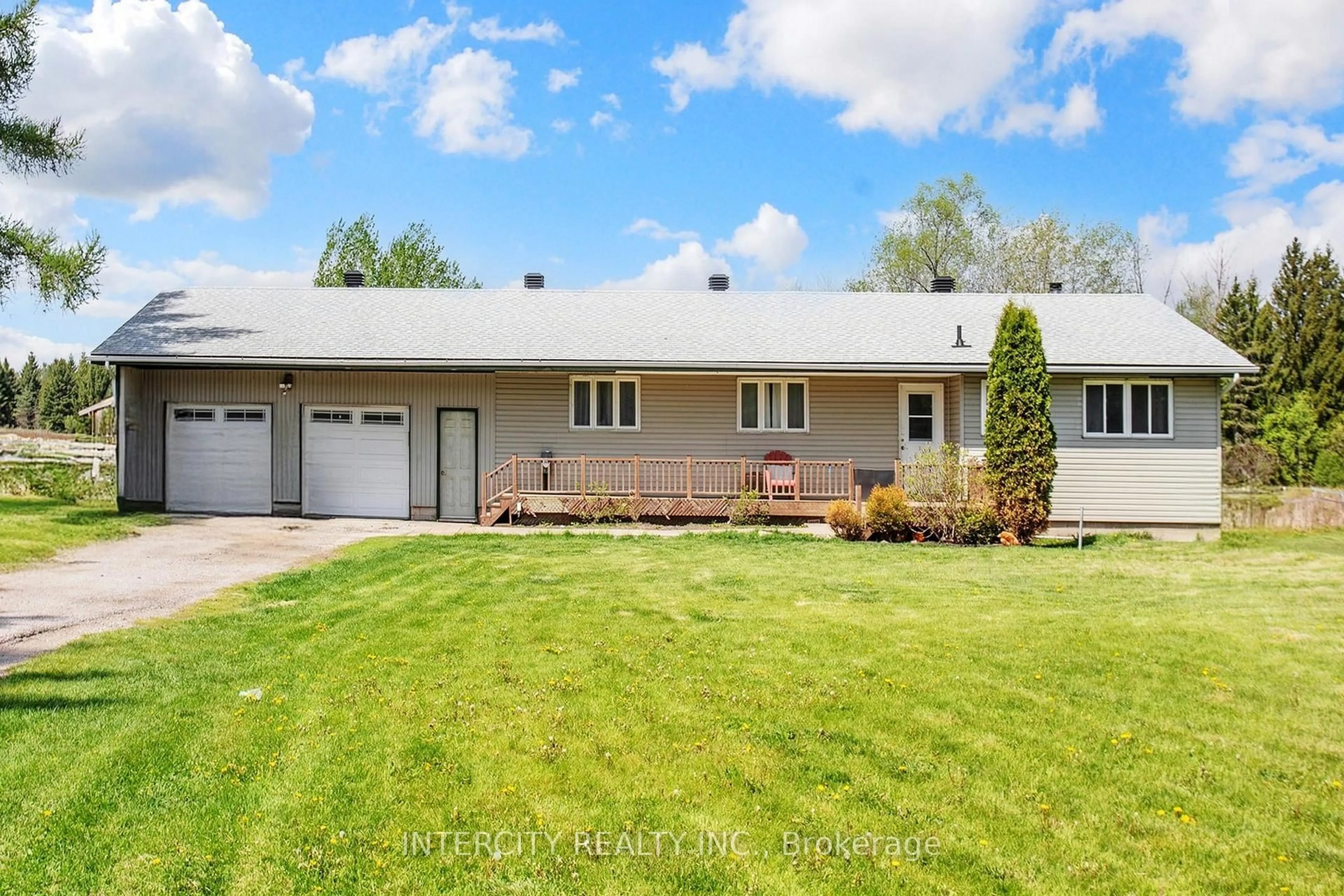 Home with vinyl exterior material, unknown for 2076 15th Sdrd, New Tecumseth Ontario L0G 1W0