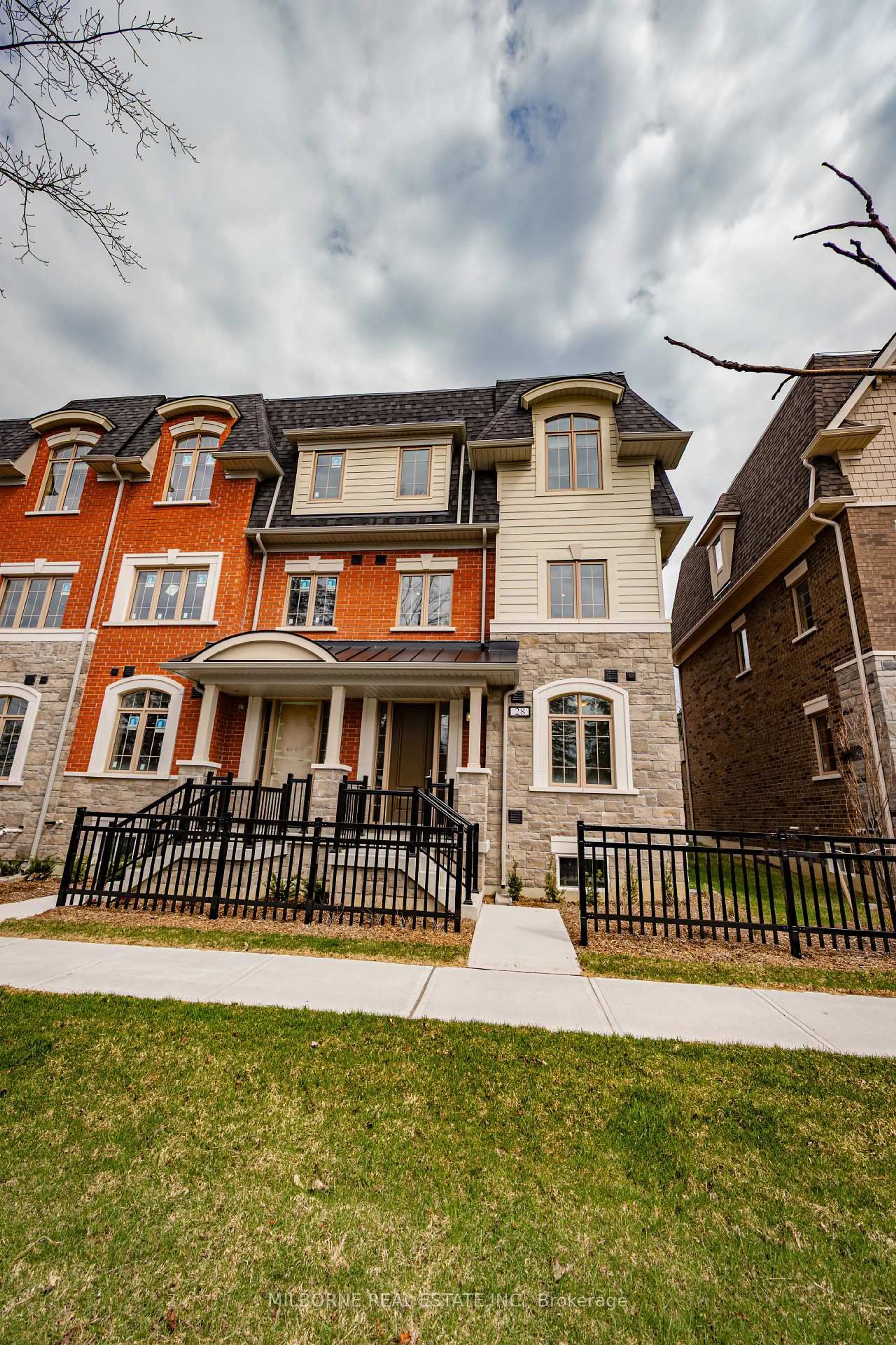 Home with brick exterior material, street for 28 Fred Beaton Pl, King Ontario L7B 1G2