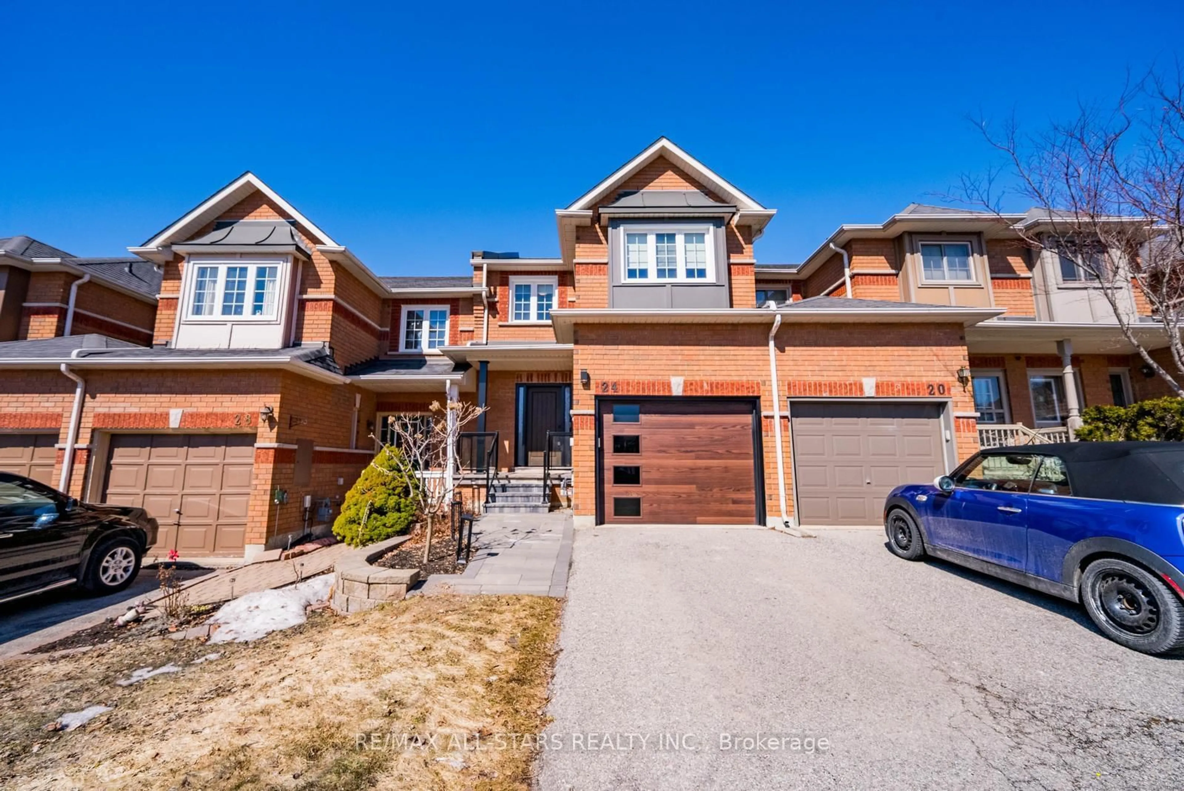 Home with brick exterior material, street for 24 Willoway, Whitchurch-Stouffville Ontario L4A 1K7