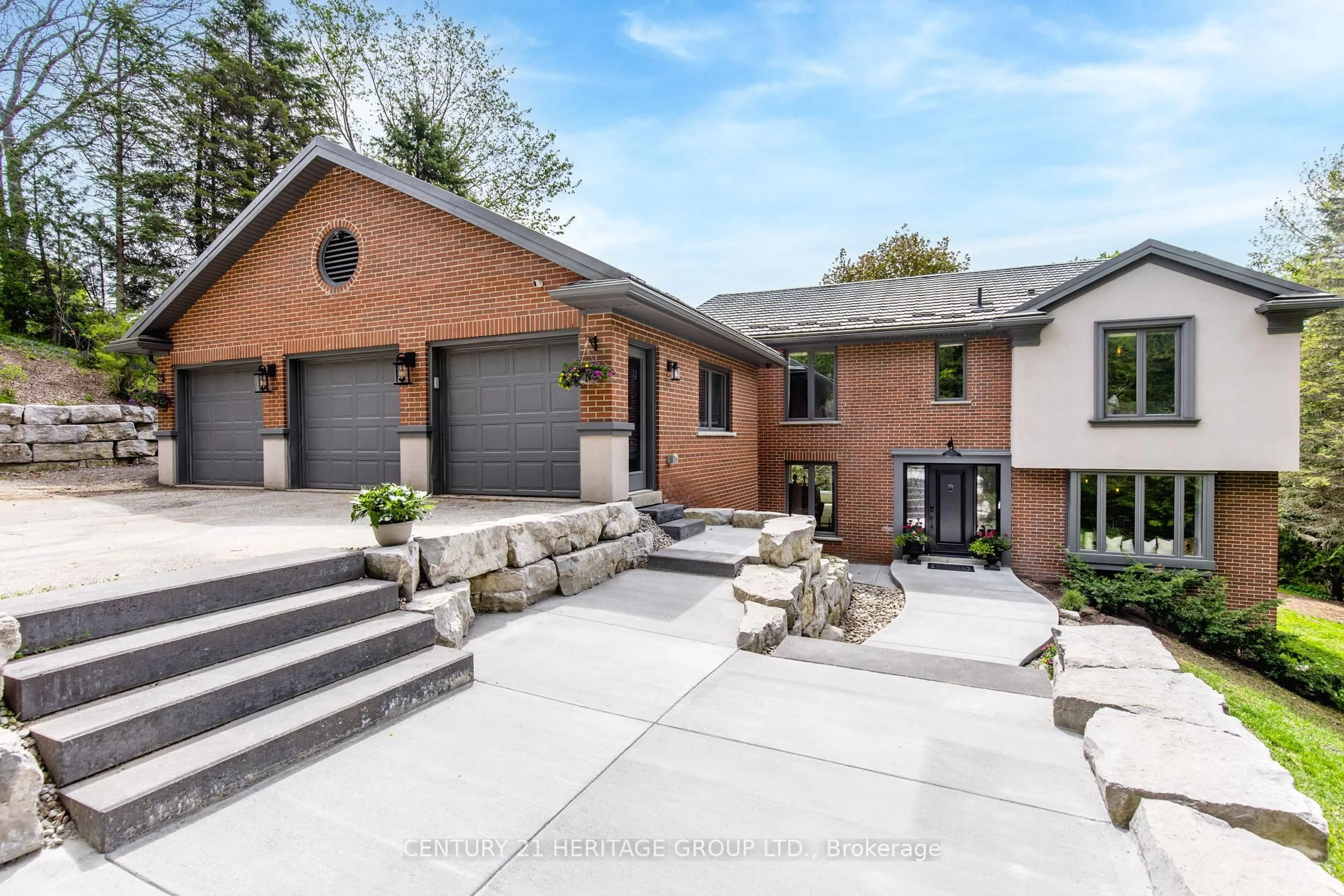 Home with brick exterior material, street for 2008 Parkview Rdge, Innisfil Ontario L9S 4B1