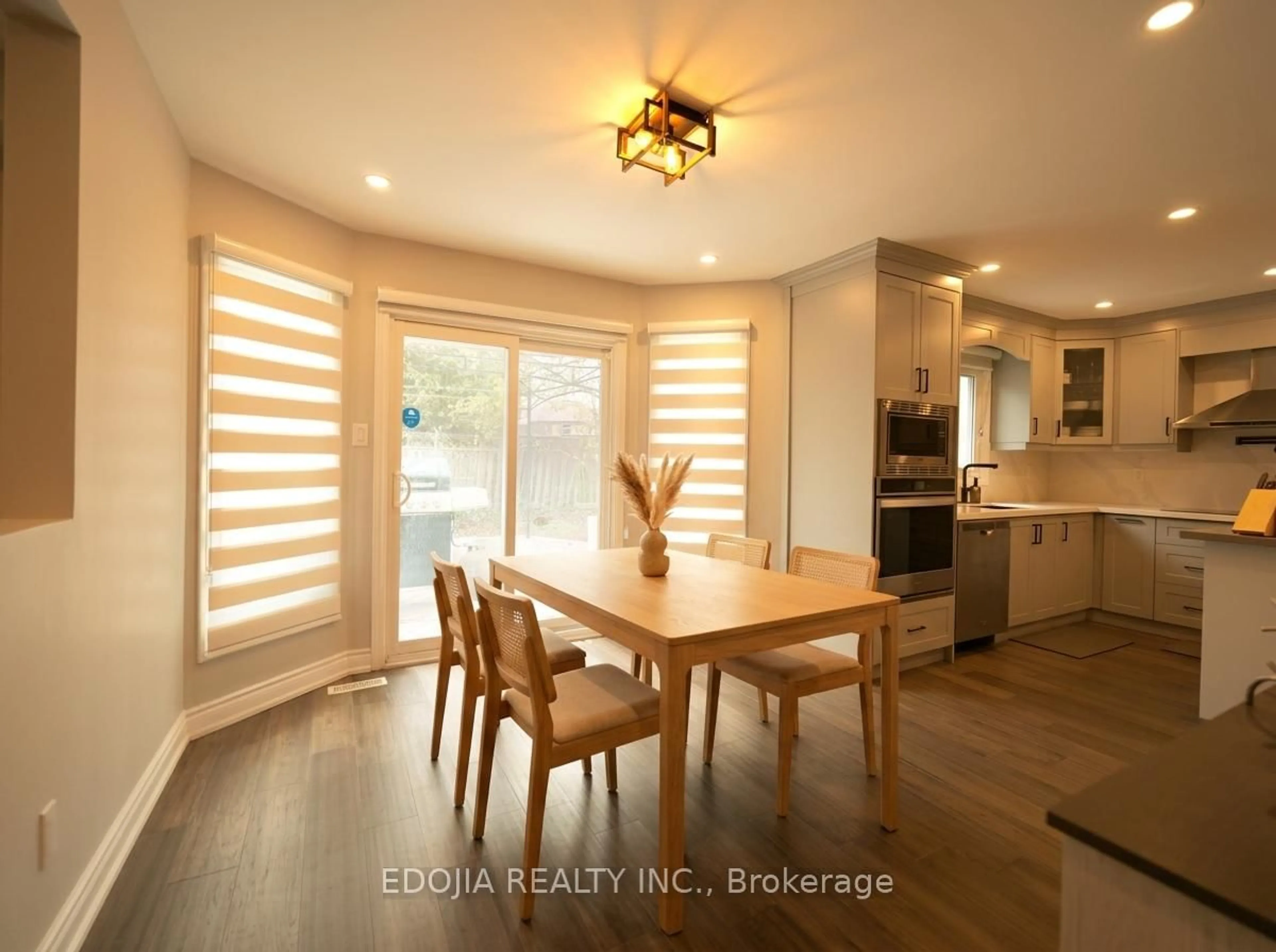 Unknown for 136 Bristol Rd, Newmarket Ontario L3Y 7W8