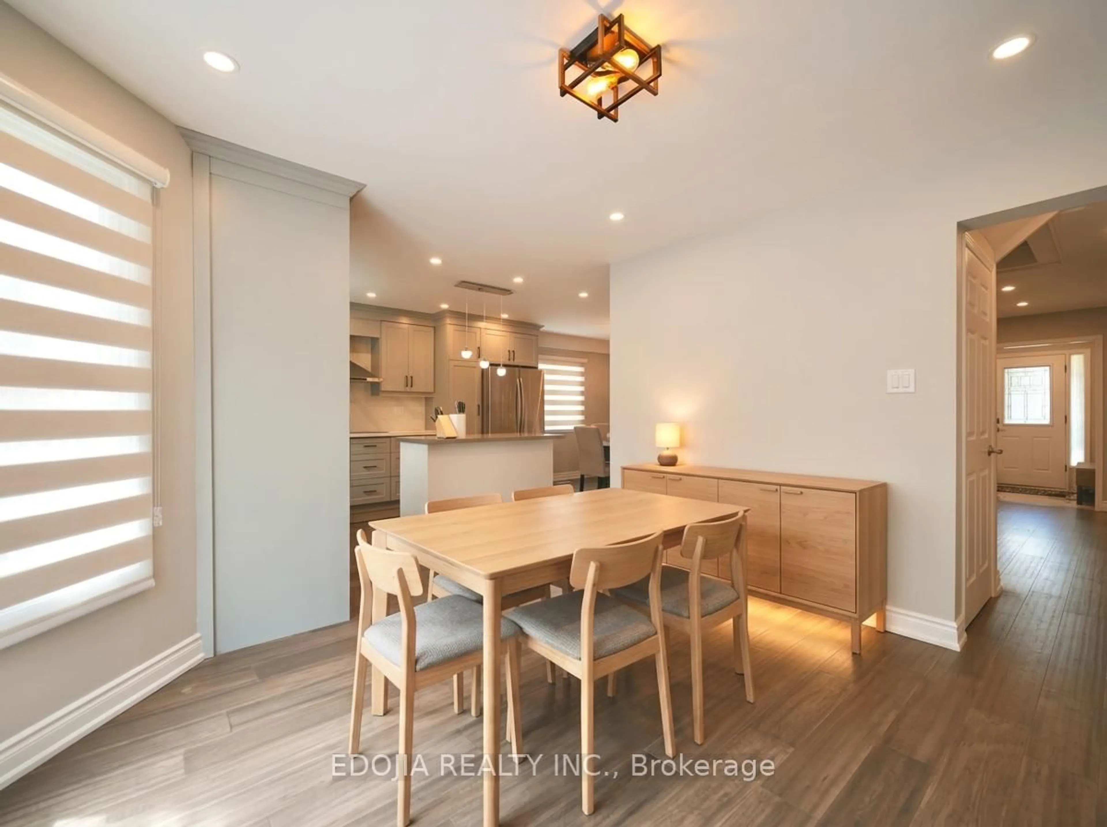 Open concept kitchen, wood/laminate floor for 136 Bristol Rd, Newmarket Ontario L3Y 7W8