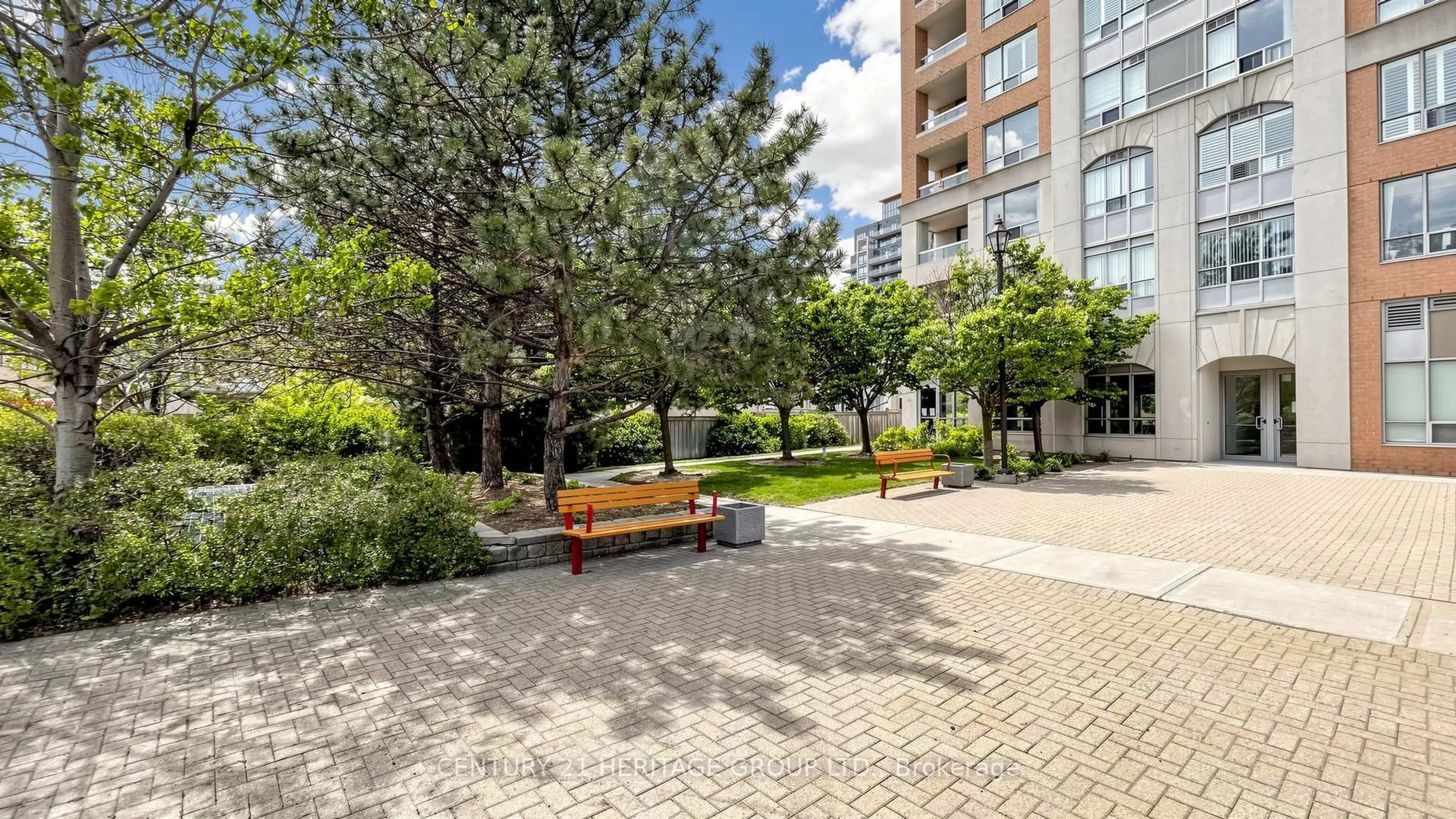Patio, street for 9 Northern Hts Dr #707, Richmond Hill Ontario L4B 4M5