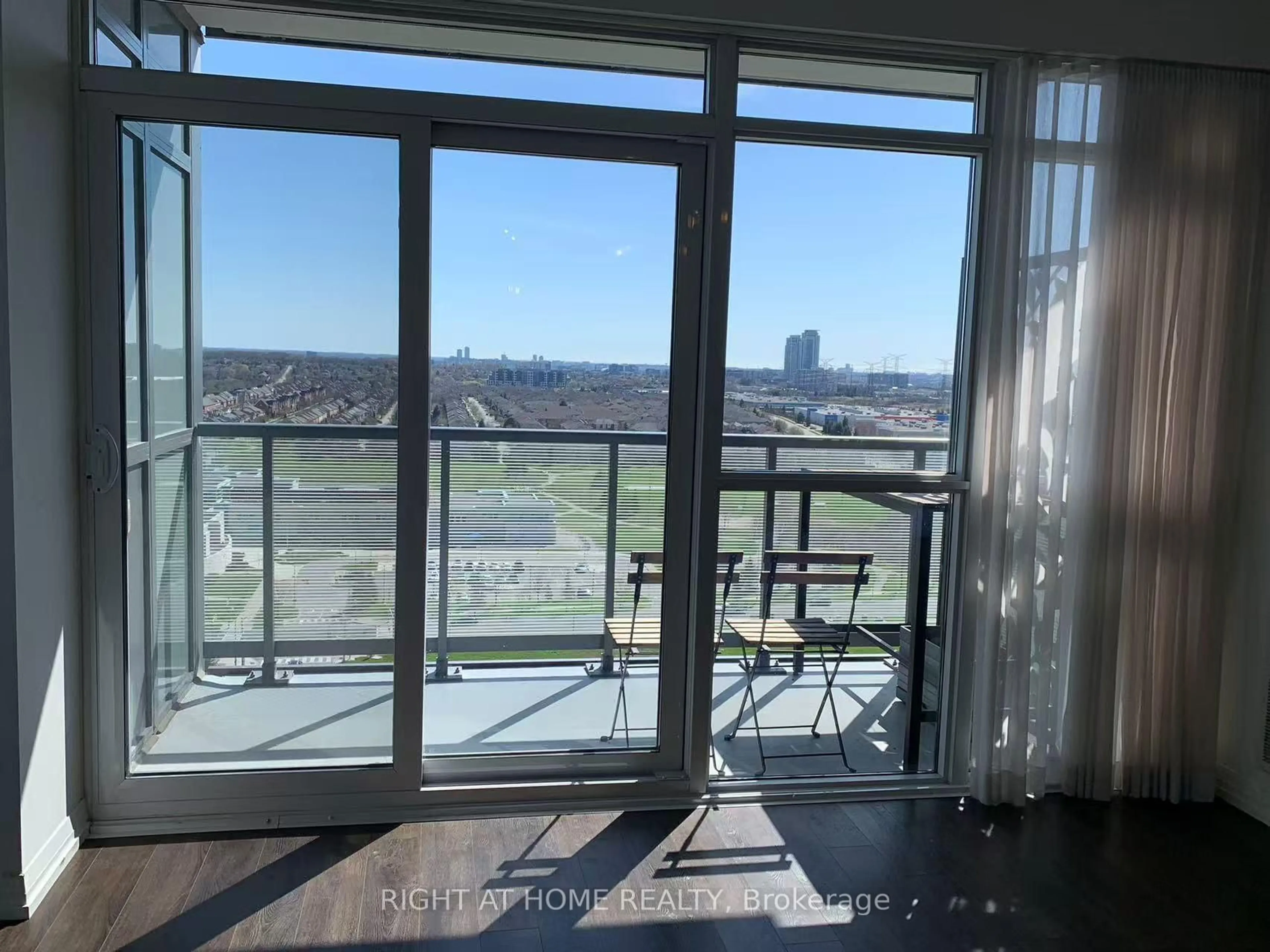 A pic of a room for 65 Oneida Cres #1710, Richmond Hill Ontario L4B 0A1