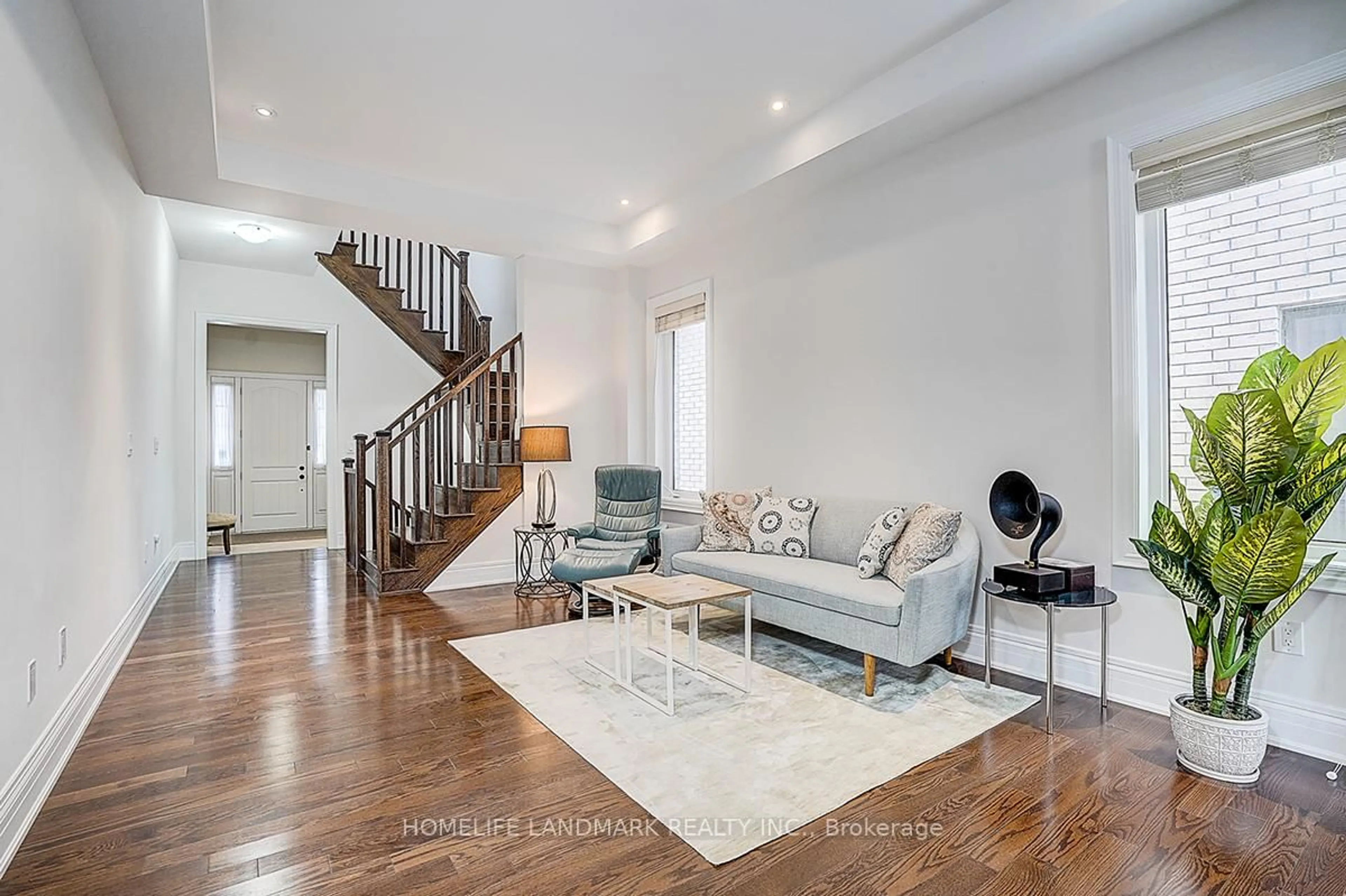 Living room with furniture, unknown for 17 Horse Rake Rd, Vaughan Ontario L6A 4X5