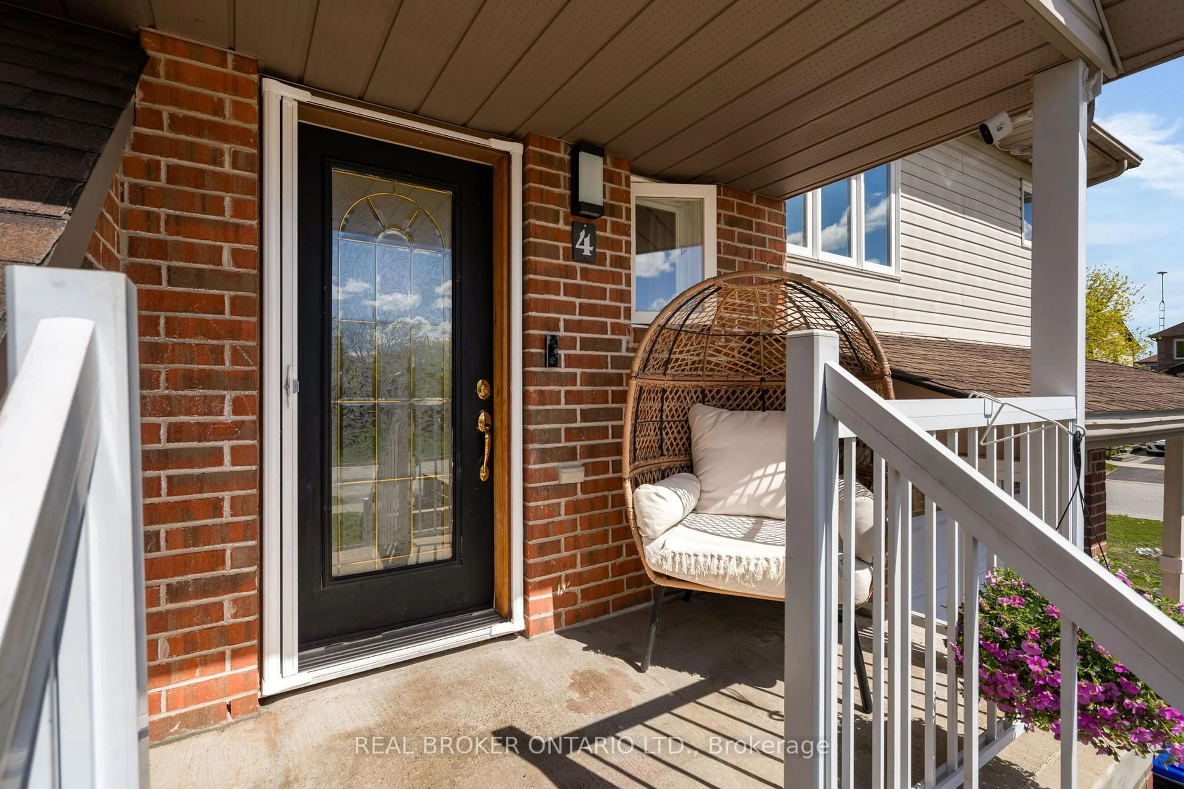 Indoor entryway for 4 Parkside Cres, Essa Ontario L0M 1B3