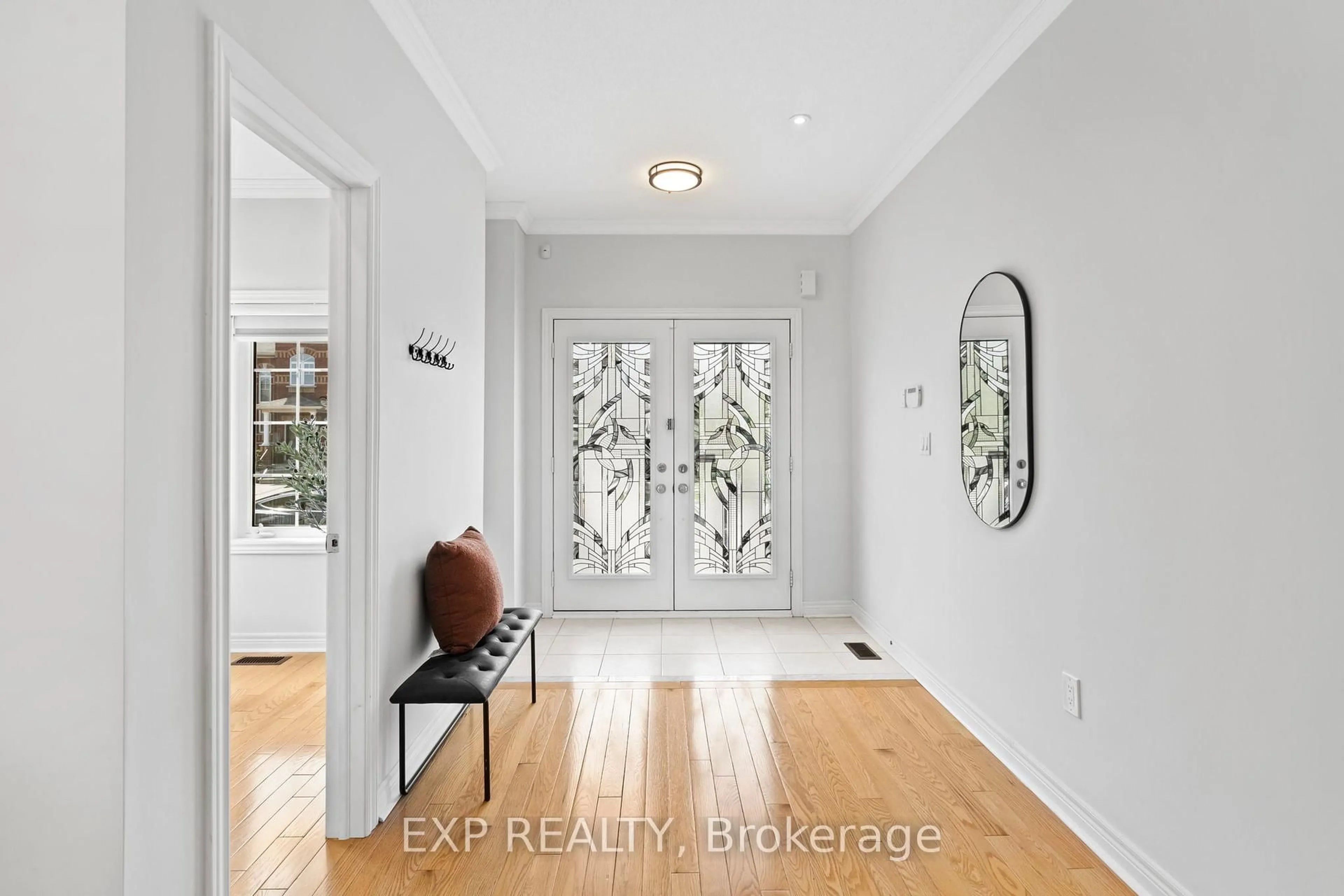 Indoor entryway for 131 Greenwood Rd, Whitchurch-Stouffville Ontario L4A 4N7