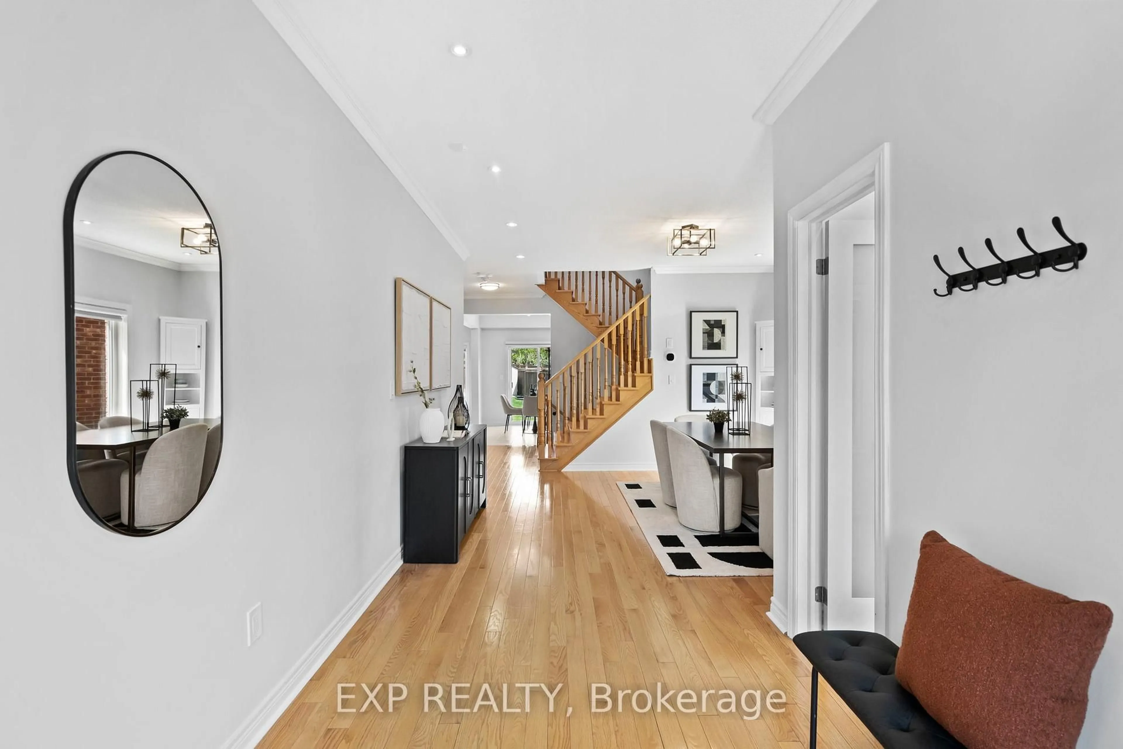 Indoor entryway for 131 Greenwood Rd, Whitchurch-Stouffville Ontario L4A 4N7