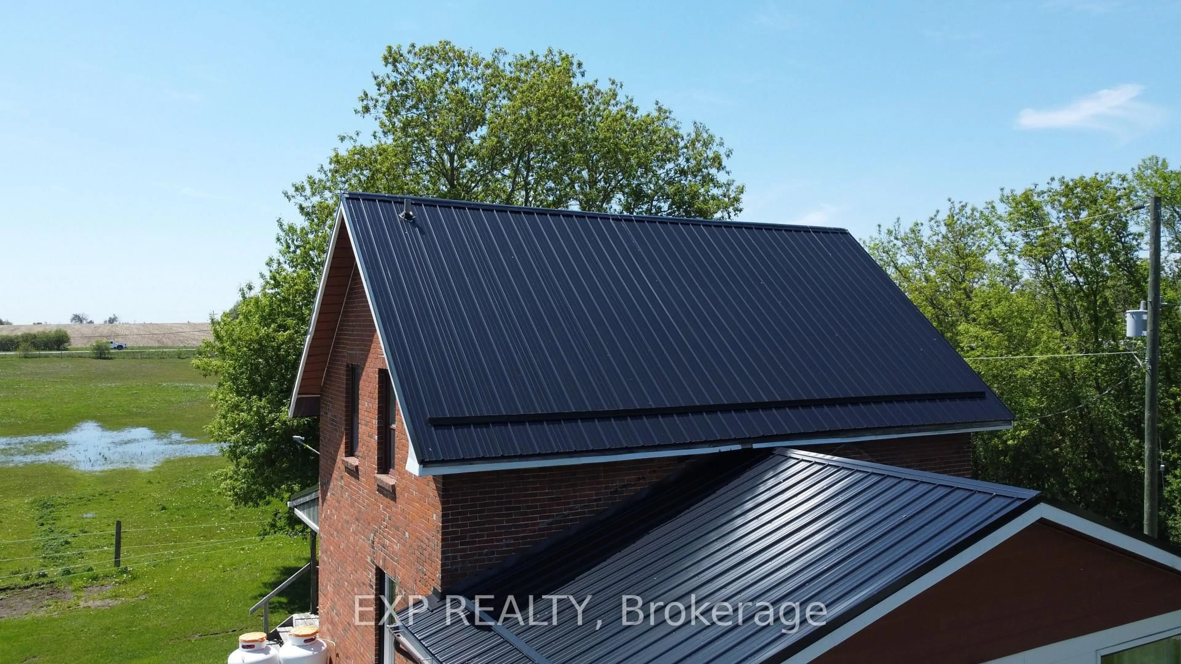 Home with vinyl exterior material, building for 14489 Regional Rd 39 Rd, Uxbridge Ontario L0E 1T0