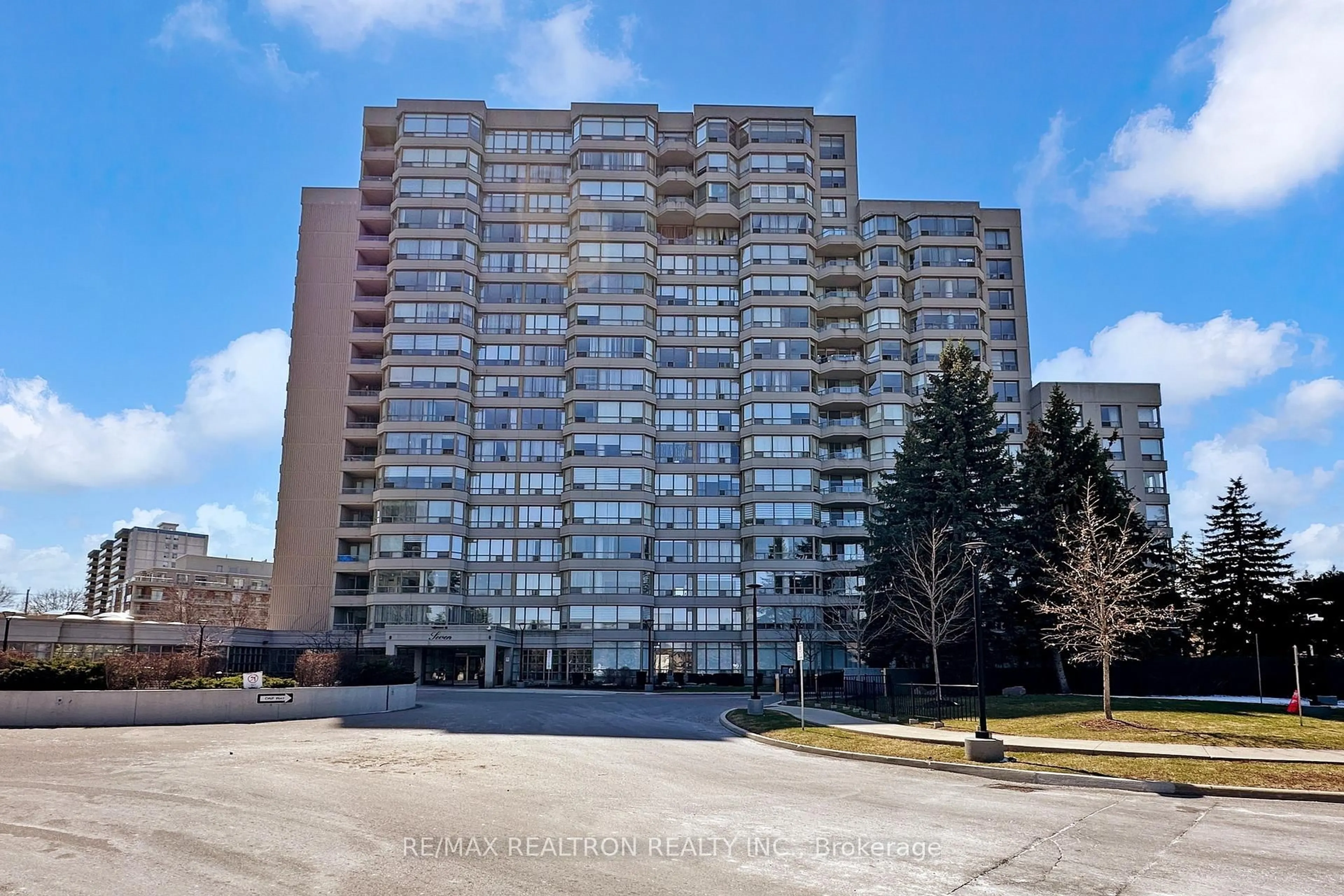 Unknown for 7 Townsgate Dr #308, Vaughan Ontario L4J 7Z9