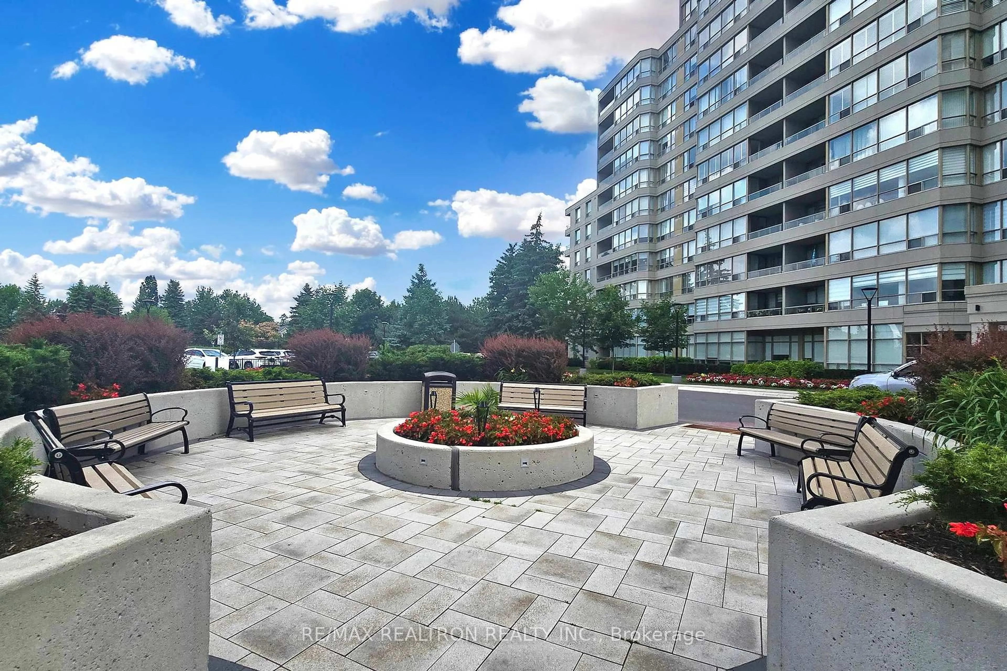 Patio, unknown for 7 Townsgate Dr #308, Vaughan Ontario L4J 7Z9