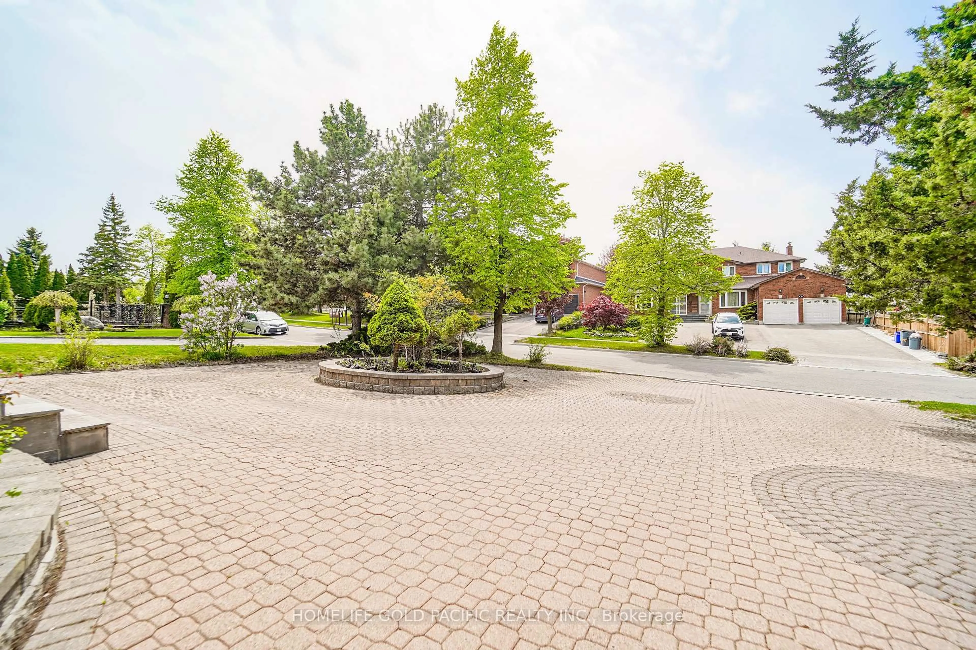 Patio, street for 44 Ravenhill Cres, Markham Ontario L3S 2V4