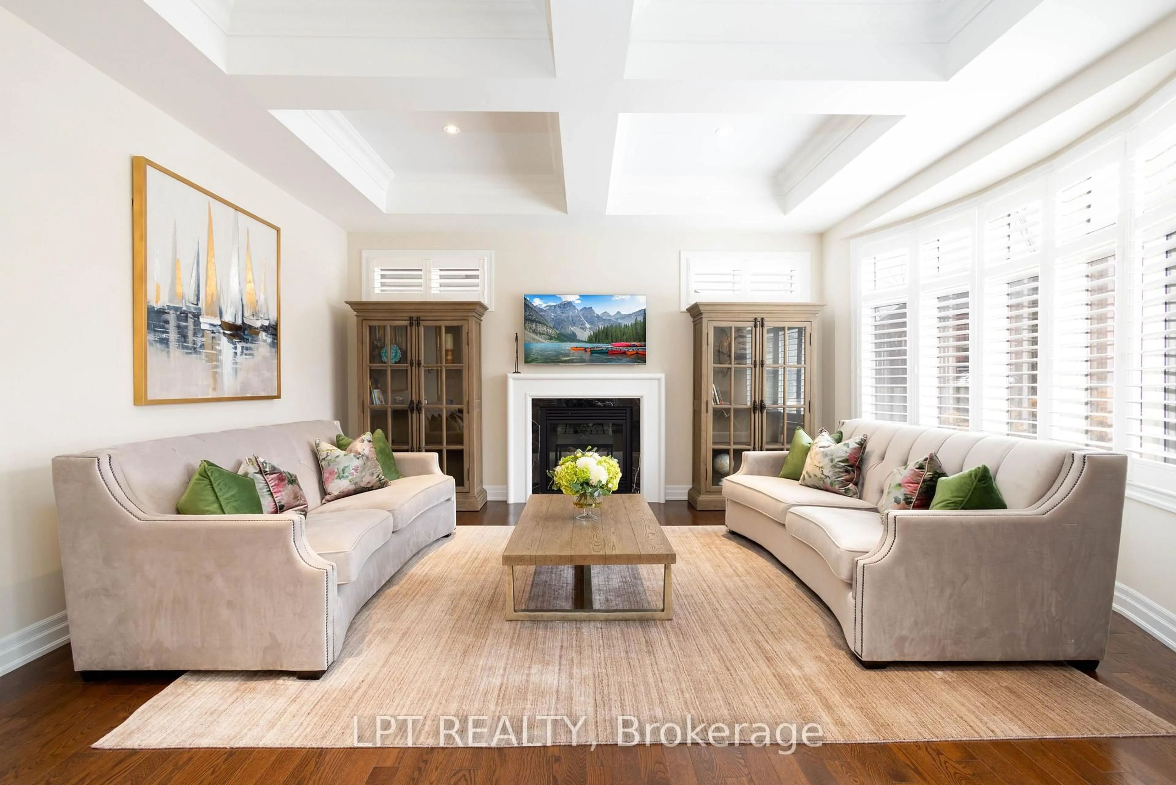 Living room with furniture, unknown for 113 Burns Blvd, King Ontario L7B 0M5