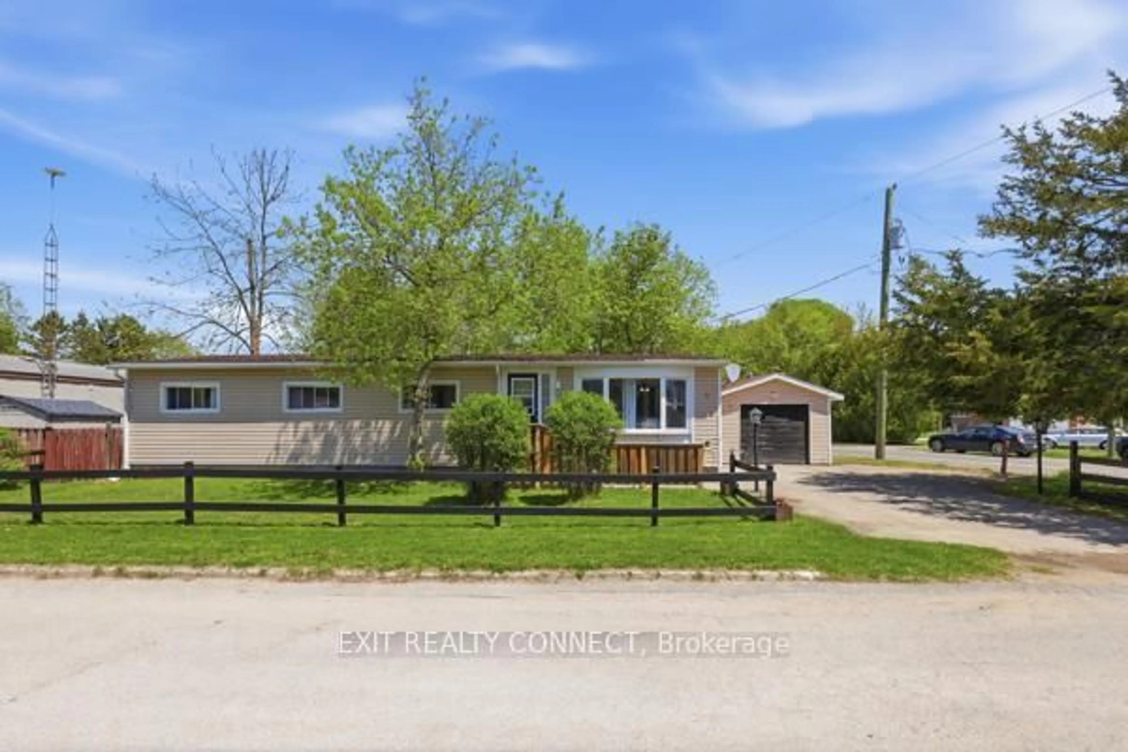 A pic from outside/outdoor area/front of a property/back of a property/a pic from drone, street for 1 Centre Park St, Essa Ontario L3W 0A5