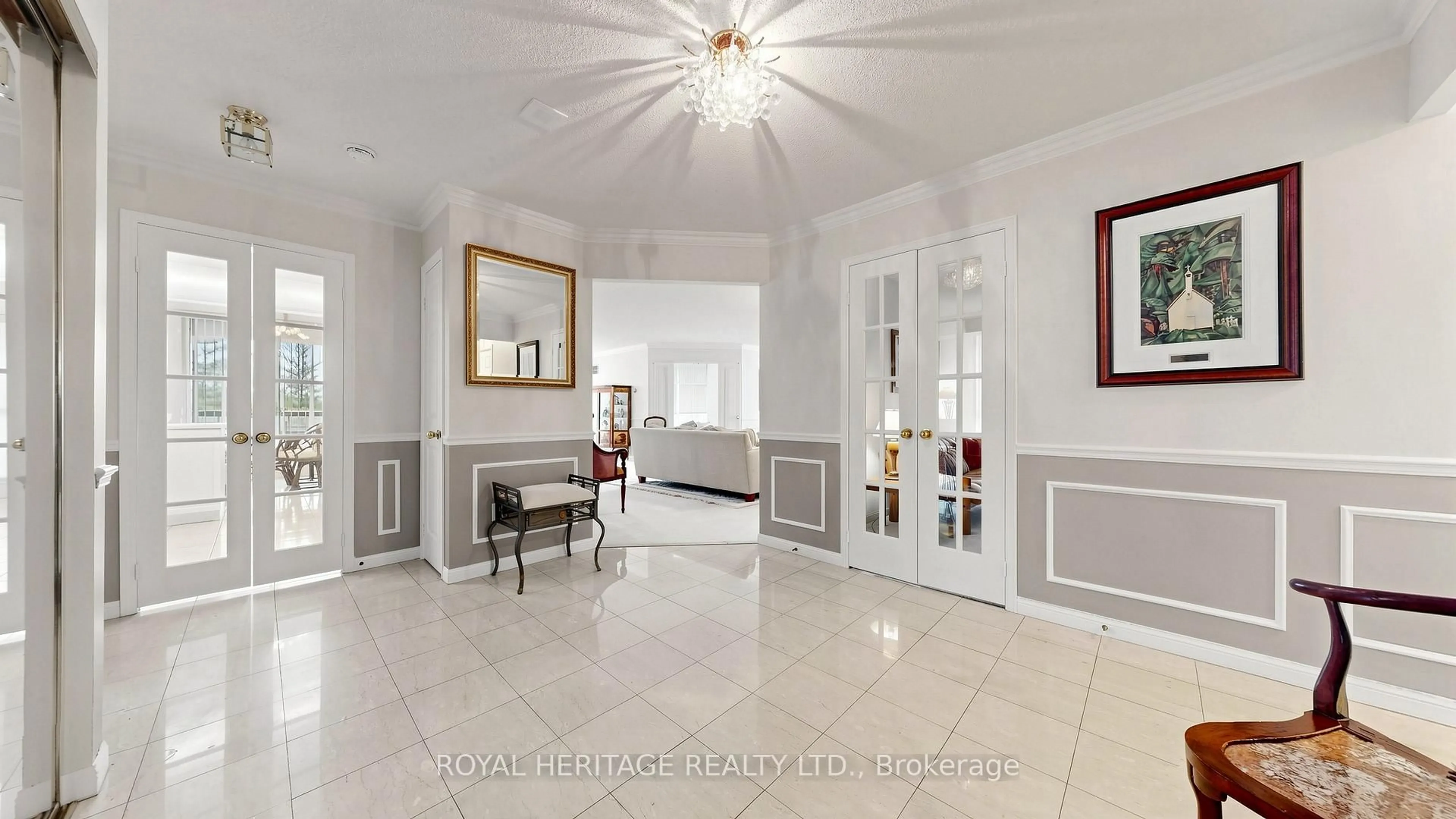 Indoor foyer for 610 Bullock Dr #314, Markham Ontario L3R 0G1