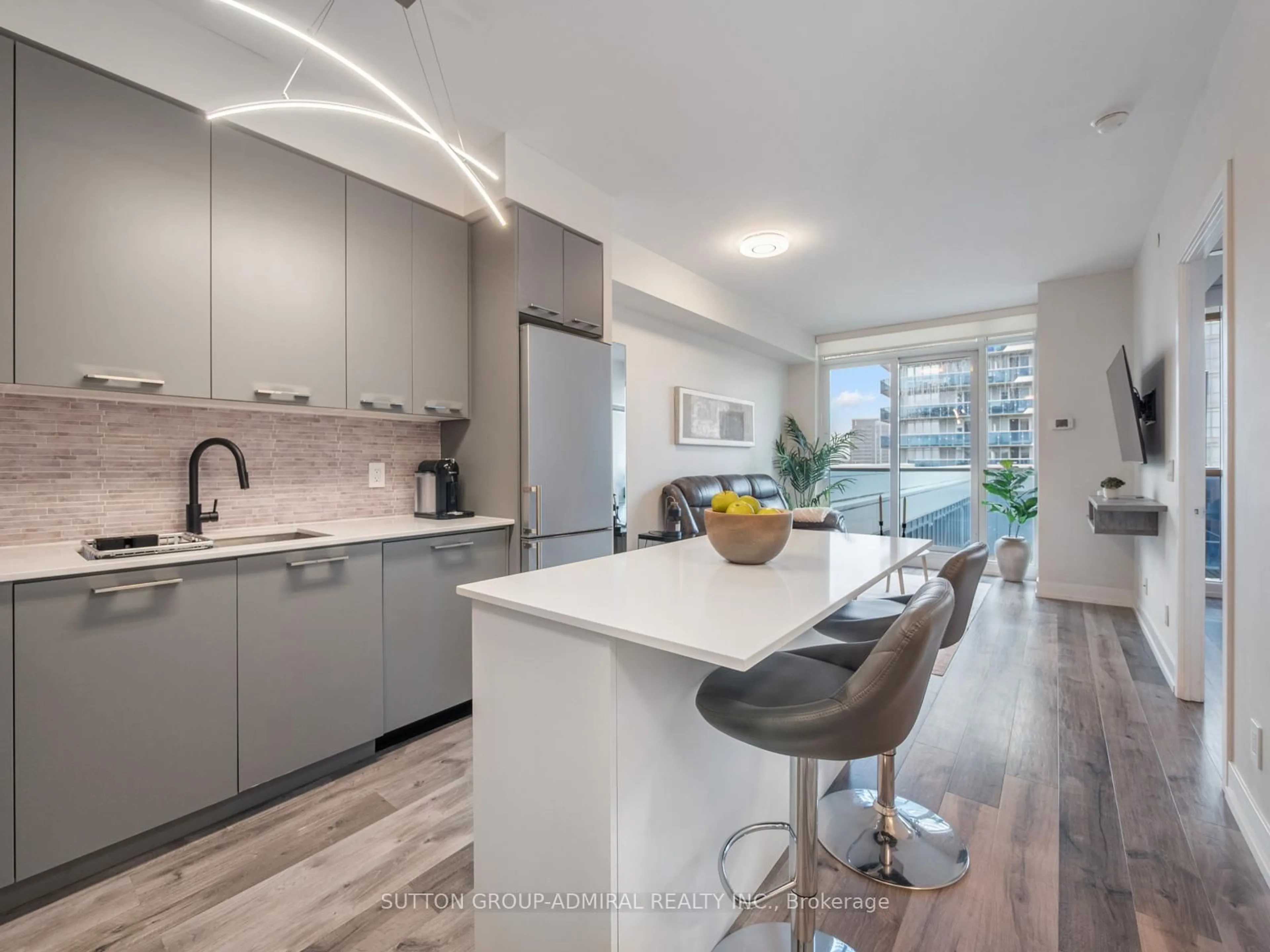Open concept kitchen, unknown for 9471 Yonge St #813, Richmond Hill Ontario L4C 0Z5