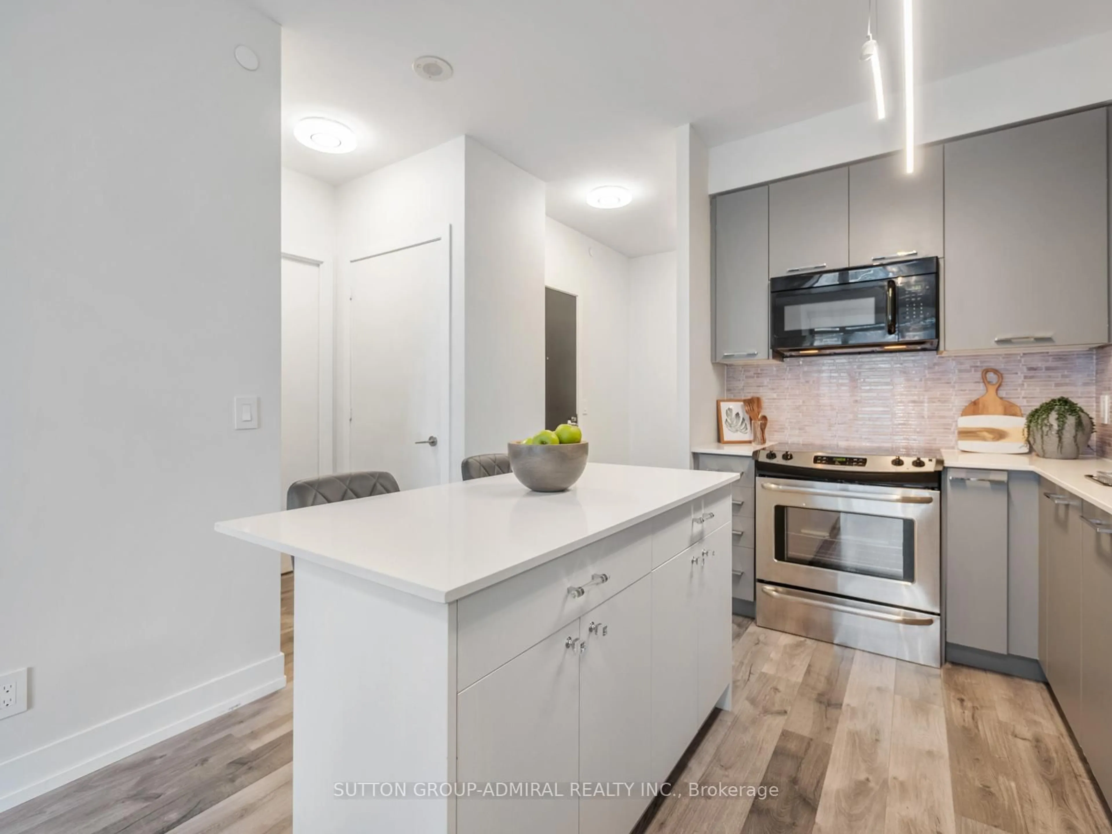 Open concept kitchen, unknown for 9471 Yonge St #813, Richmond Hill Ontario L4C 0Z5