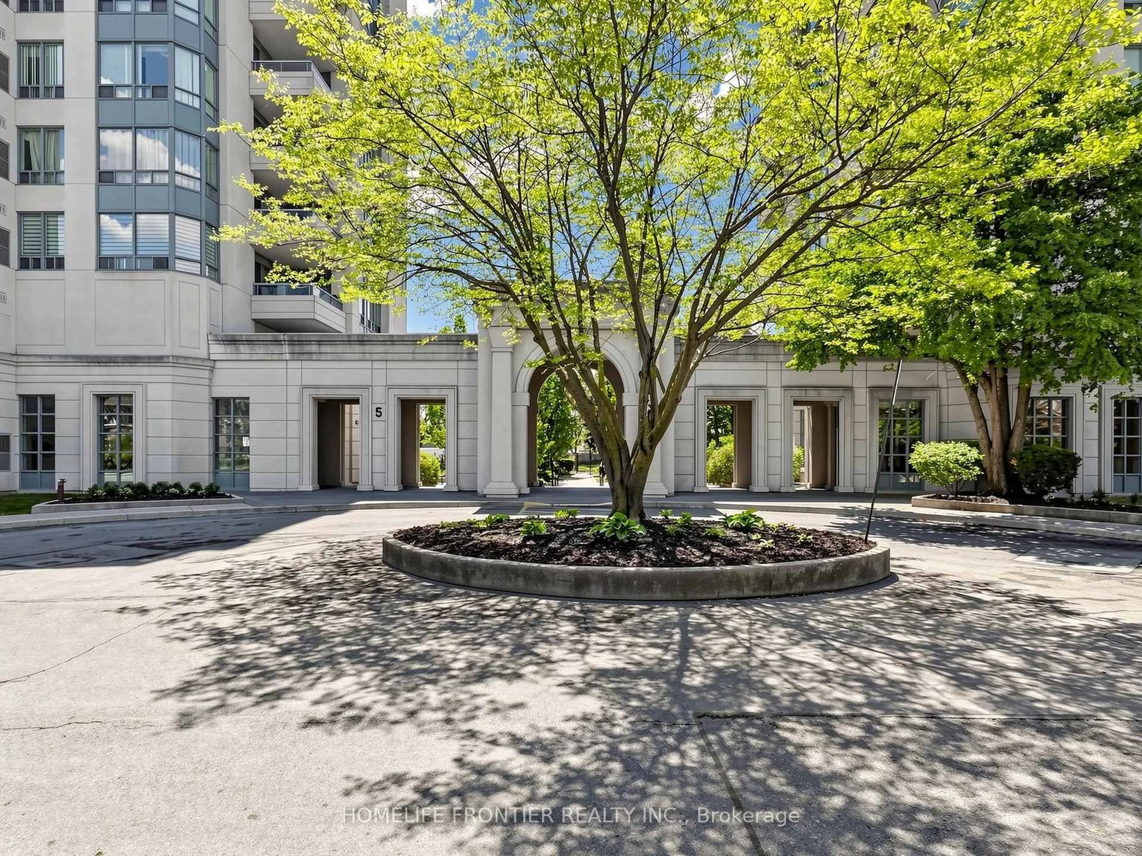 Patio, street for 5 Emerald Lane #310, Vaughan Ontario L4J 8P7