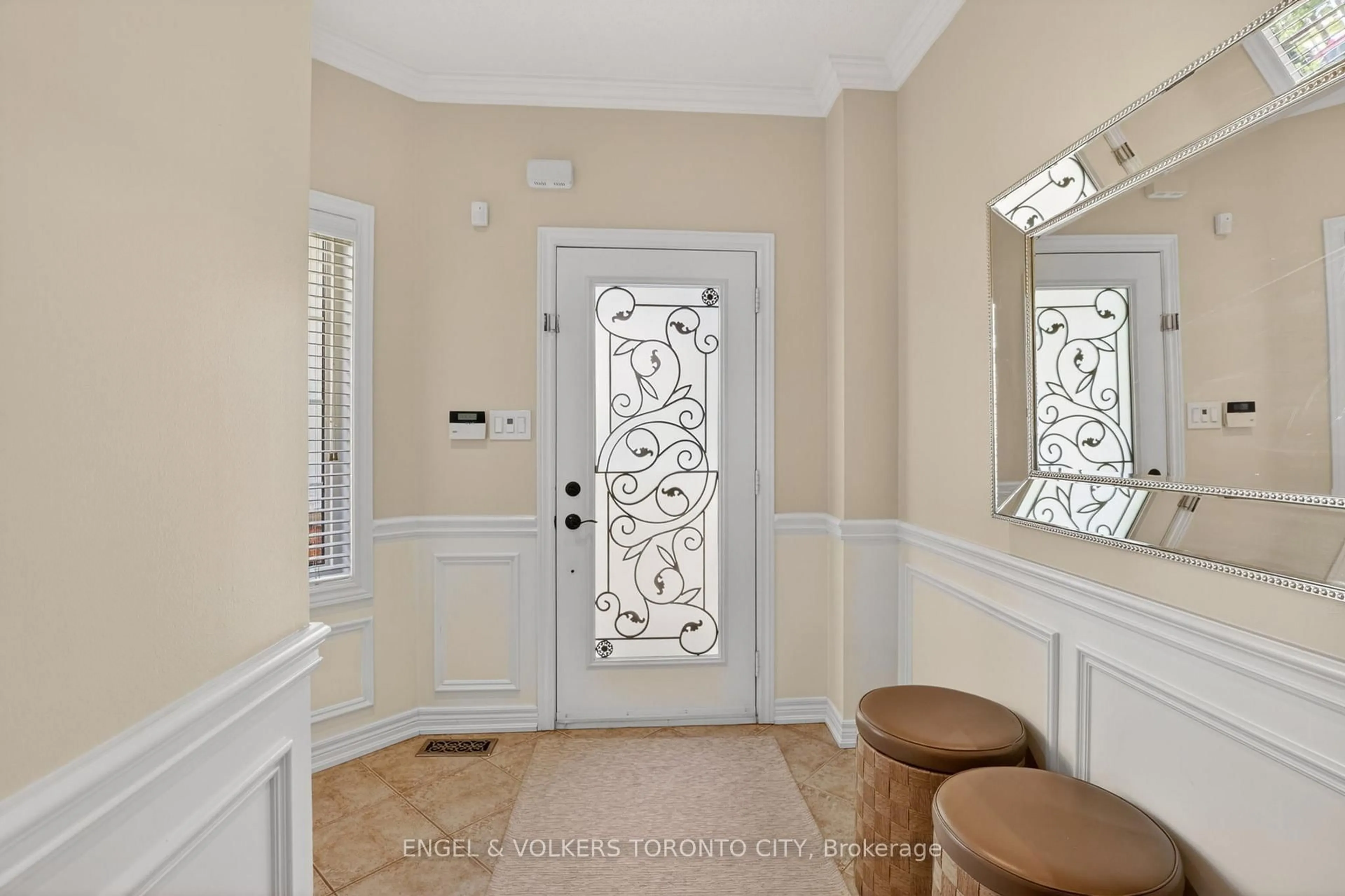 Indoor entryway for 22 Ozner Cres, Vaughan Ontario L4H 0E2