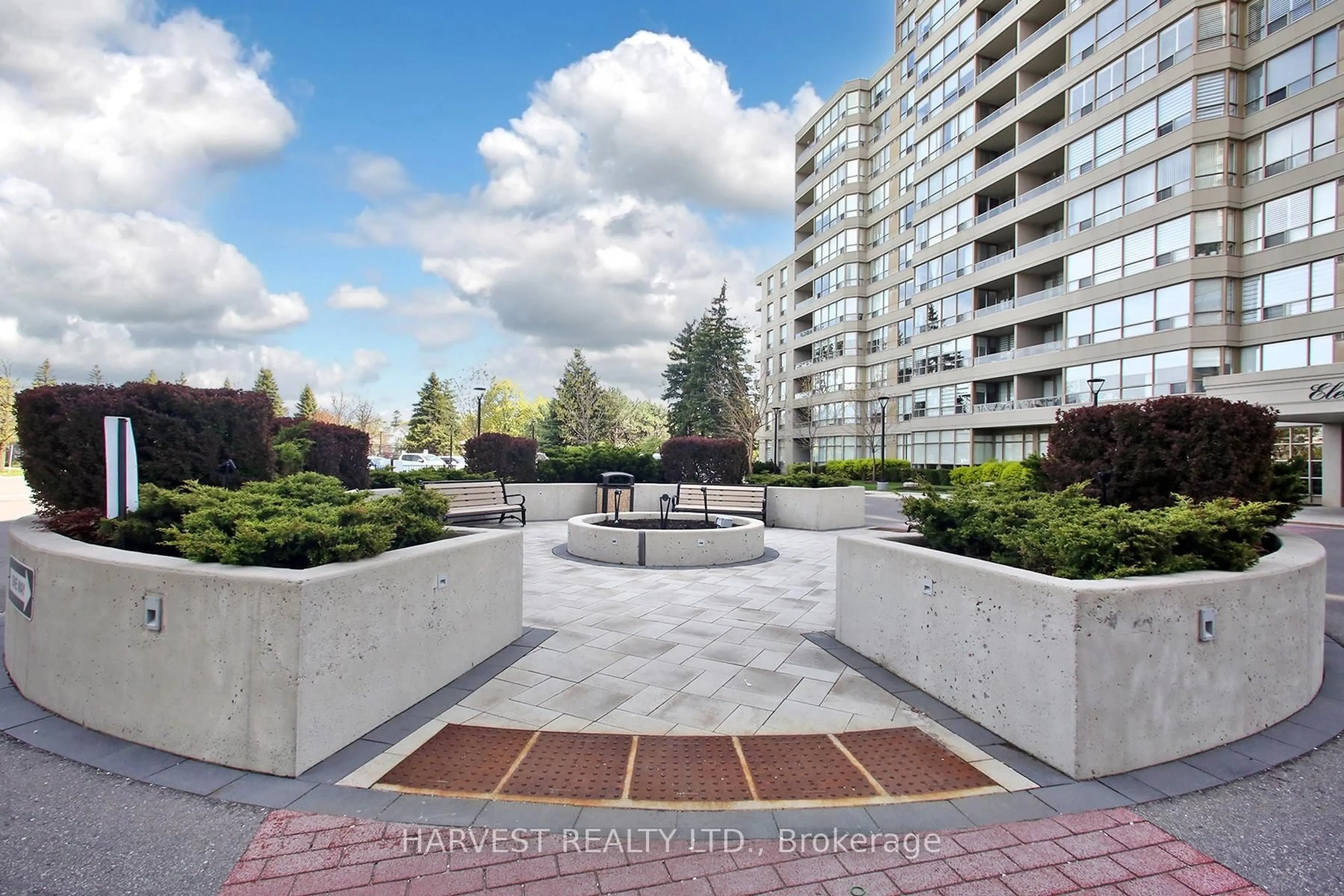 Patio, unknown for 7 Townsgate Dr #1402, Vaughan Ontario L4J 7Z9