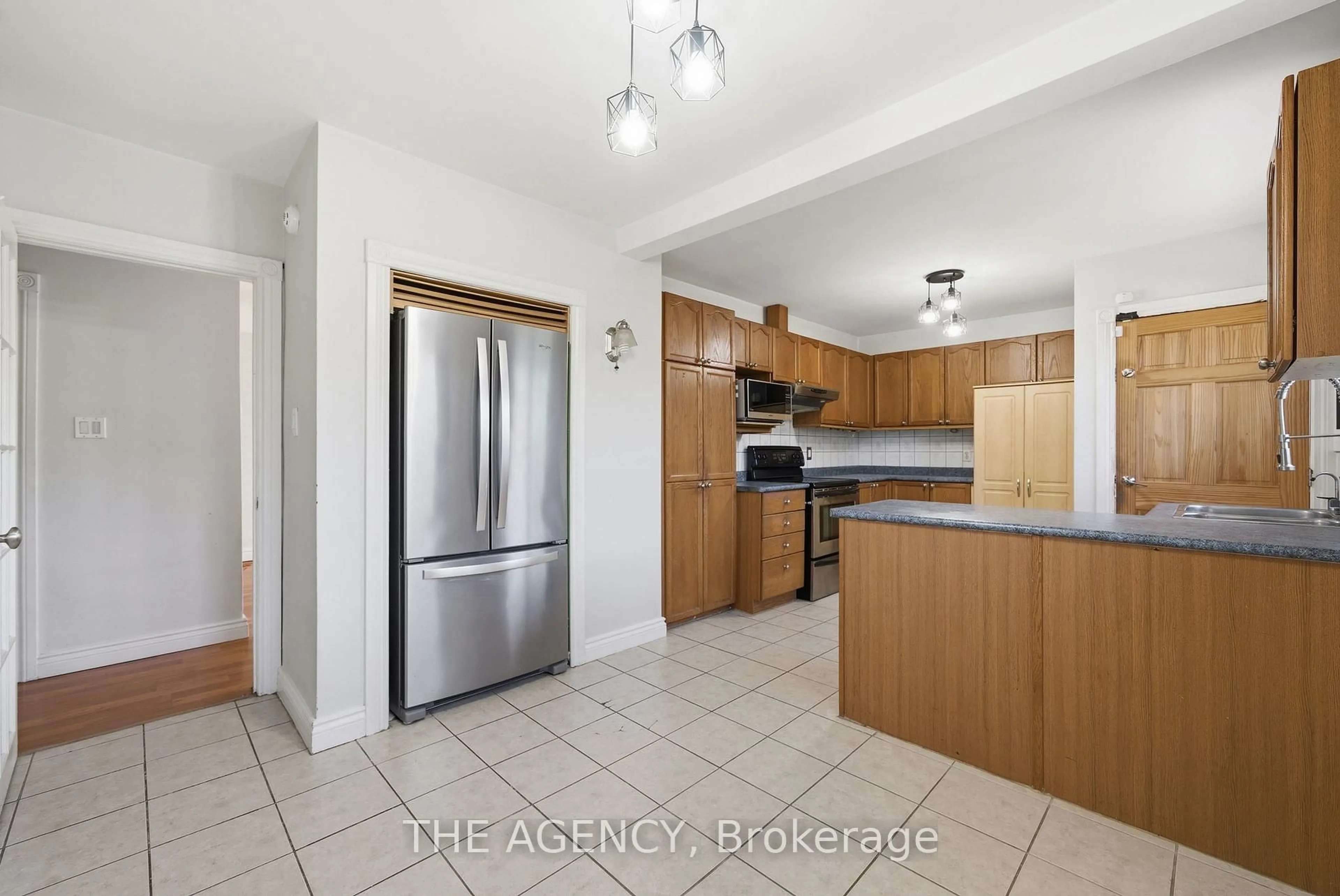 Unknown for 290 Demaine Cres, Richmond Hill Ontario L4C 2W5