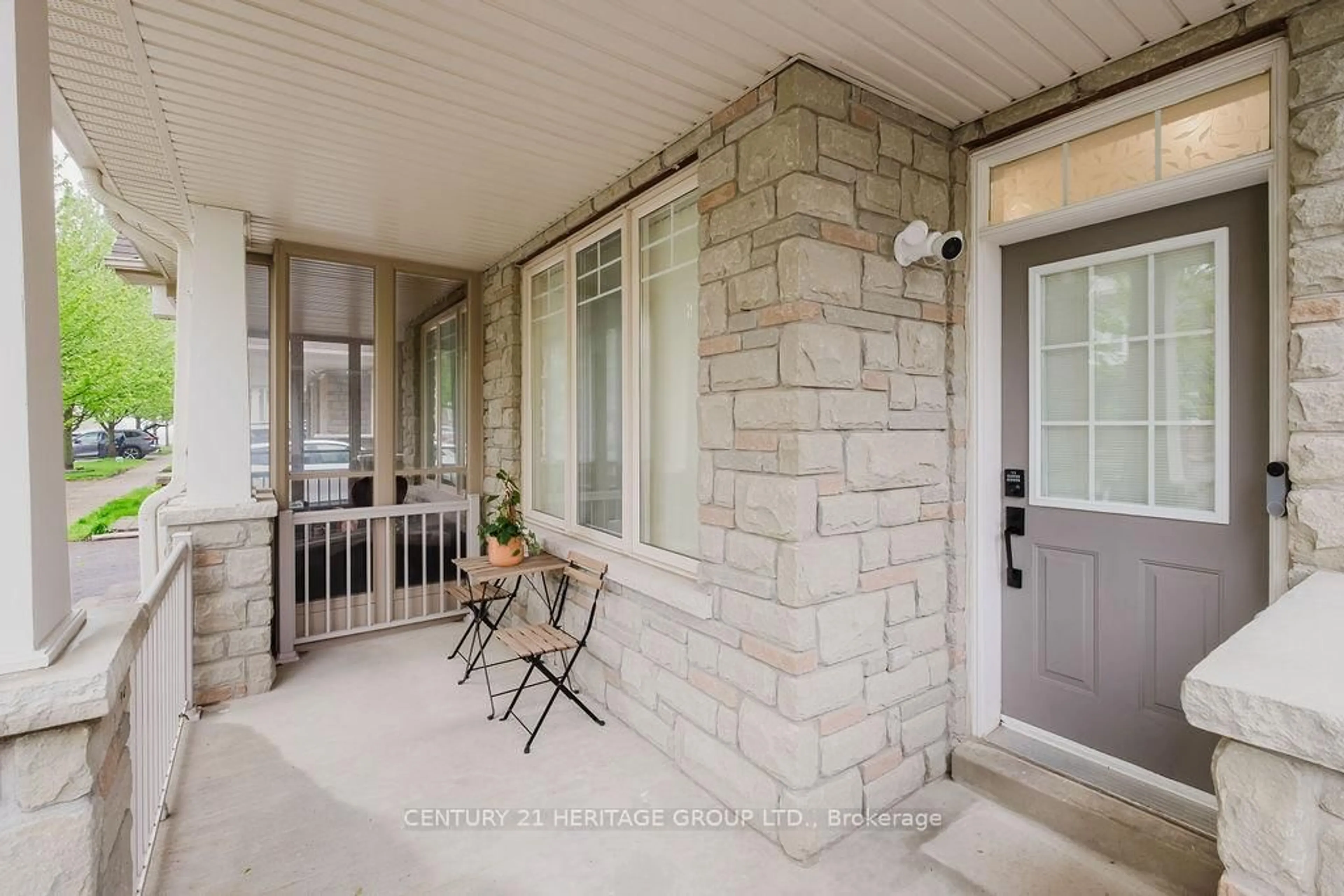 Indoor entryway for 21 Thistle Ave, Richmond Hill Ontario L4E 0B7