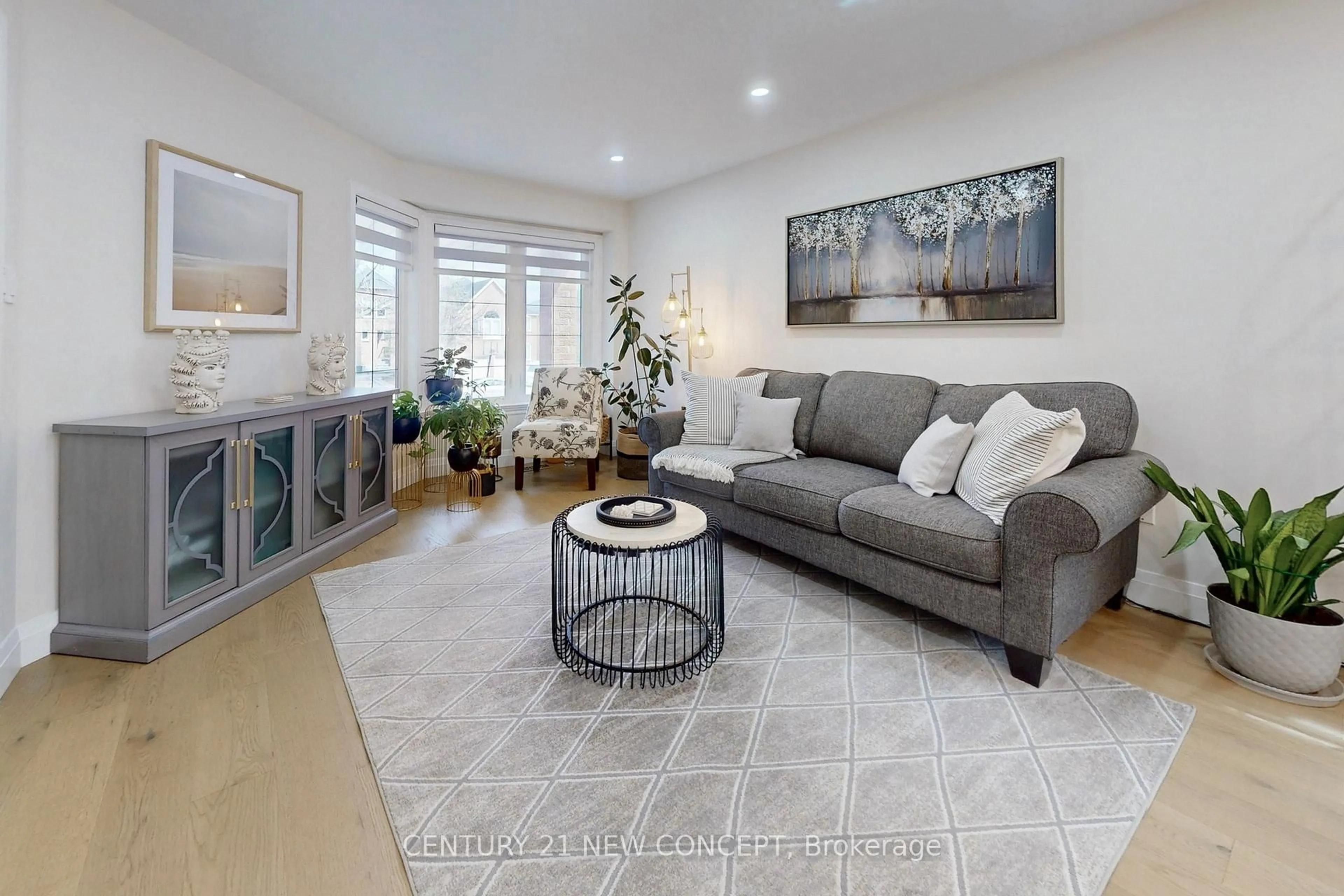 Living room with furniture, unknown for 63 Beechbrooke Way, Aurora Ontario L4G 6N7