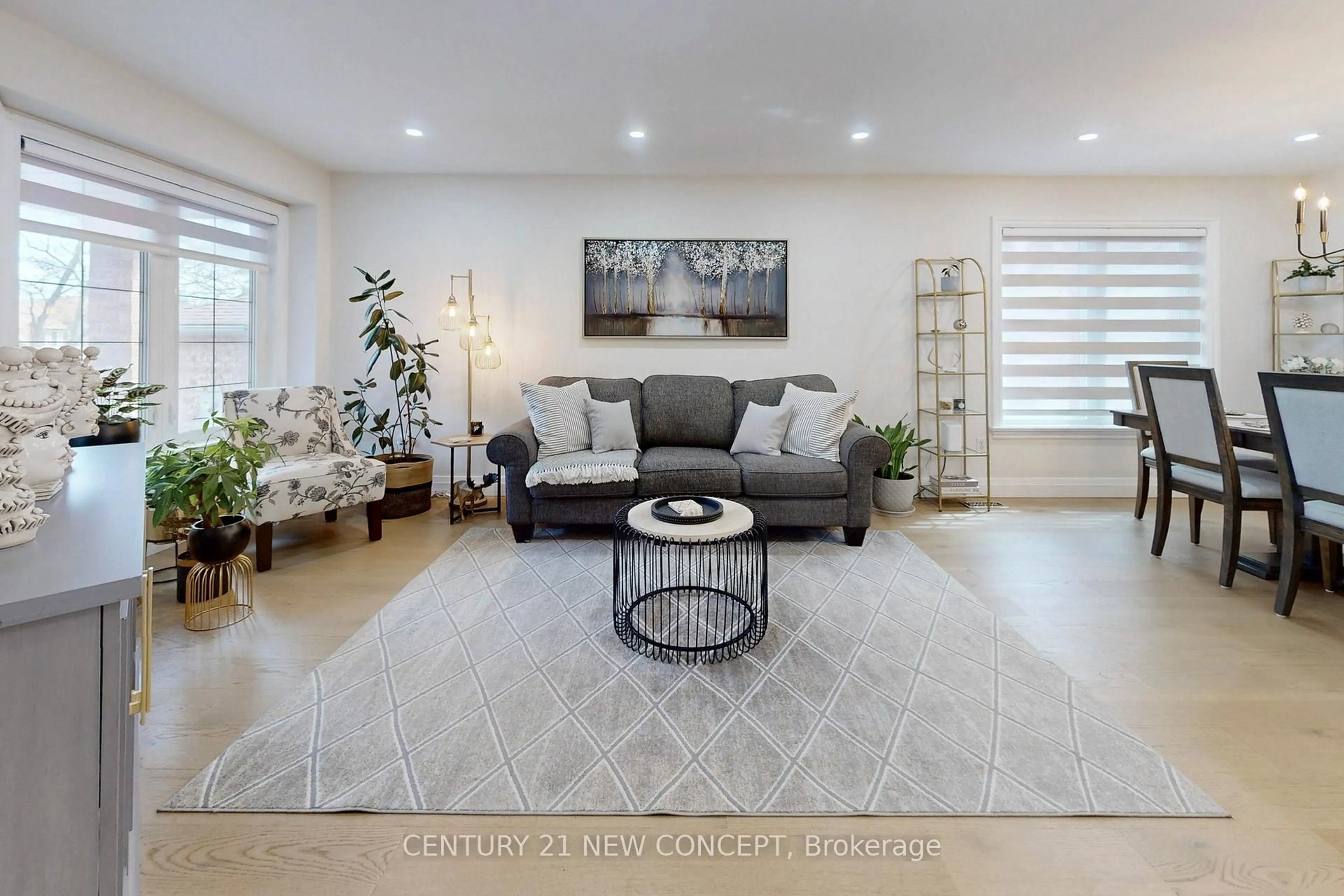 Living room with furniture, unknown for 63 Beechbrooke Way, Aurora Ontario L4G 6N7