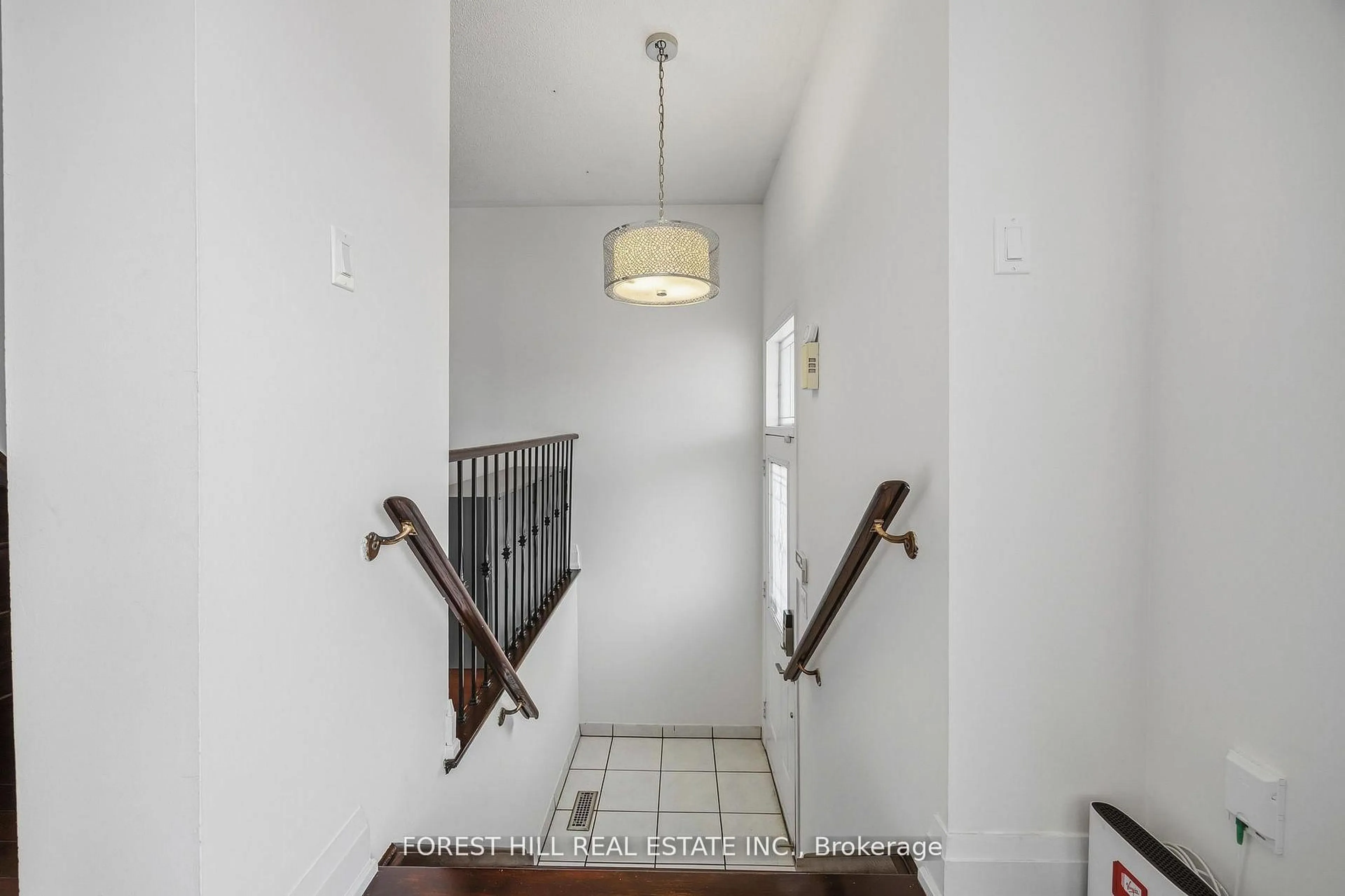 Indoor entryway for 110 Foxfield Cres, Vaughan Ontario L4K 5E9