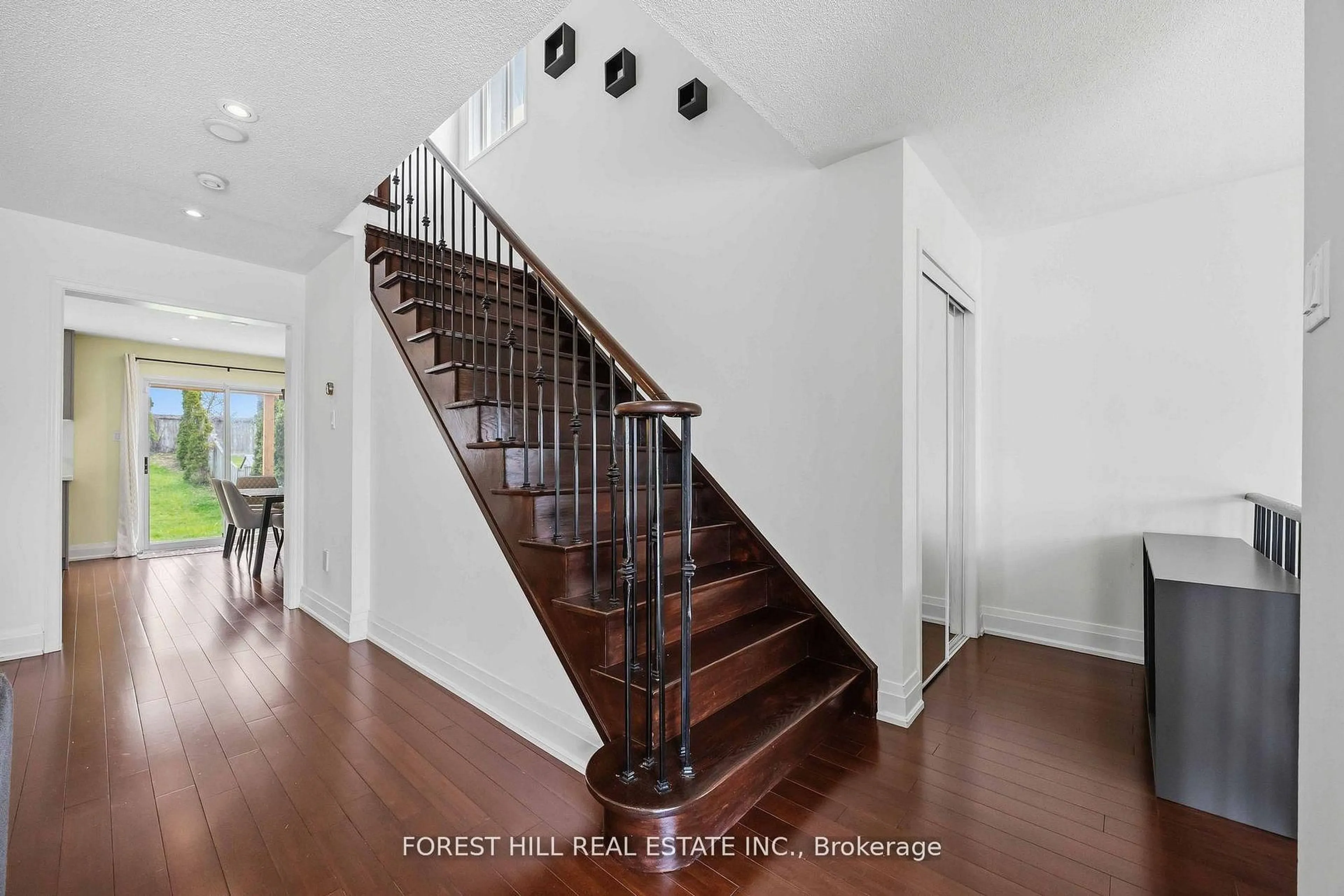 Unknown for 110 Foxfield Cres, Vaughan Ontario L4K 5E9