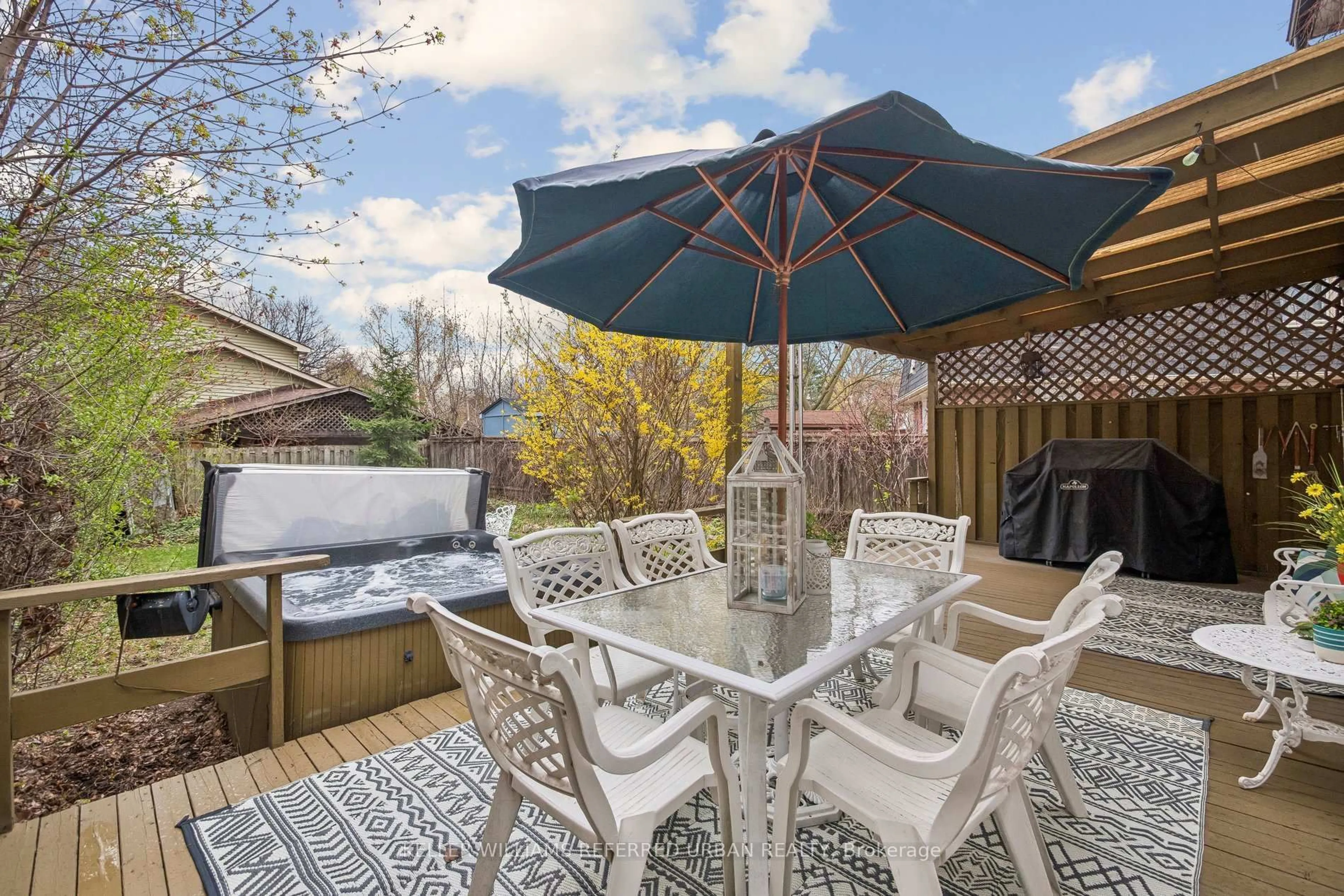 Patio, street for 78 Springhead Gdns, Richmond Hill Ontario L4C 5B9