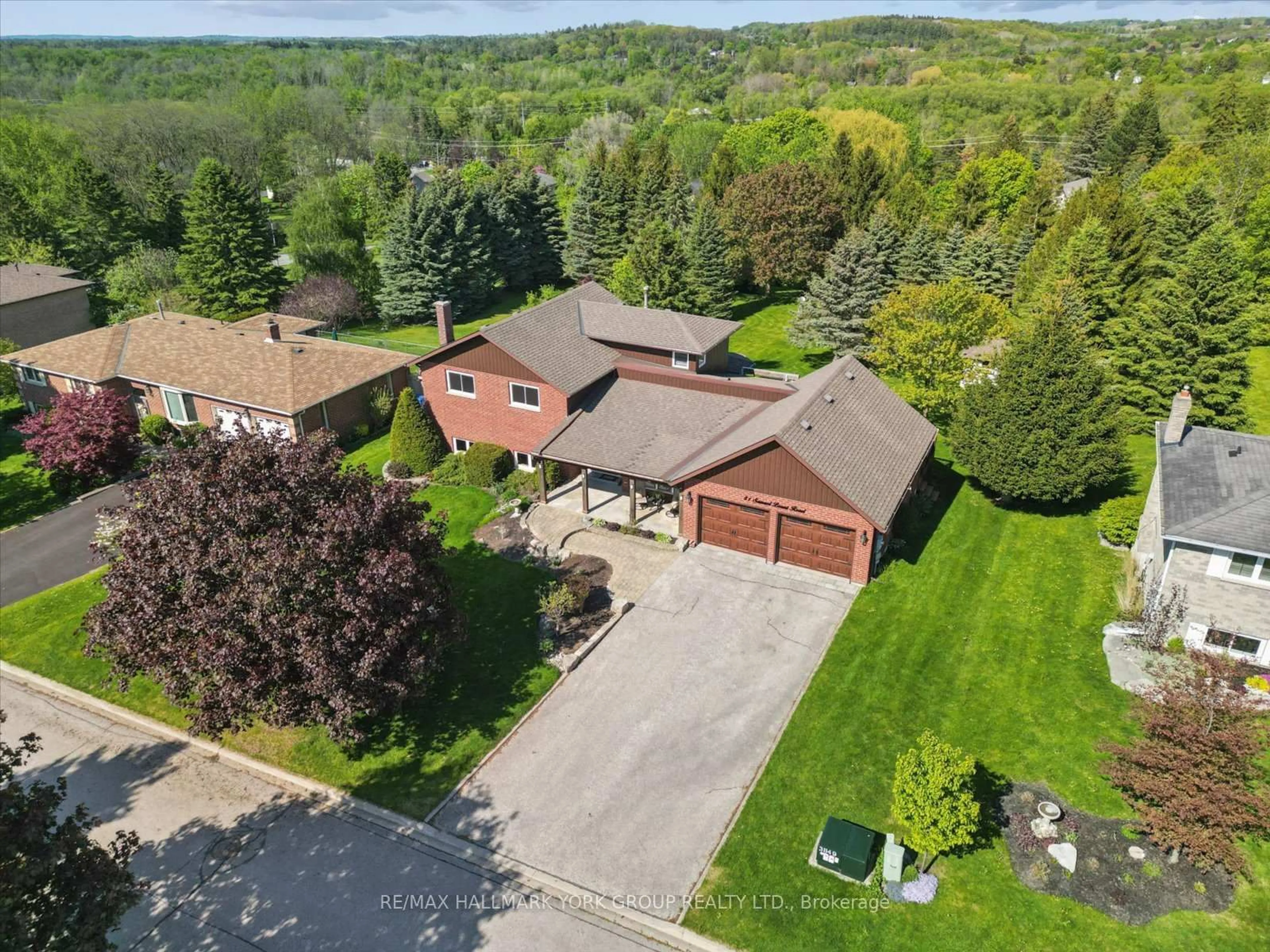 A pic from outside/outdoor area/front of a property/back of a property/a pic from drone, unknown for 81 Samuel Lount Rd, East Gwillimbury Ontario L9N 1G5