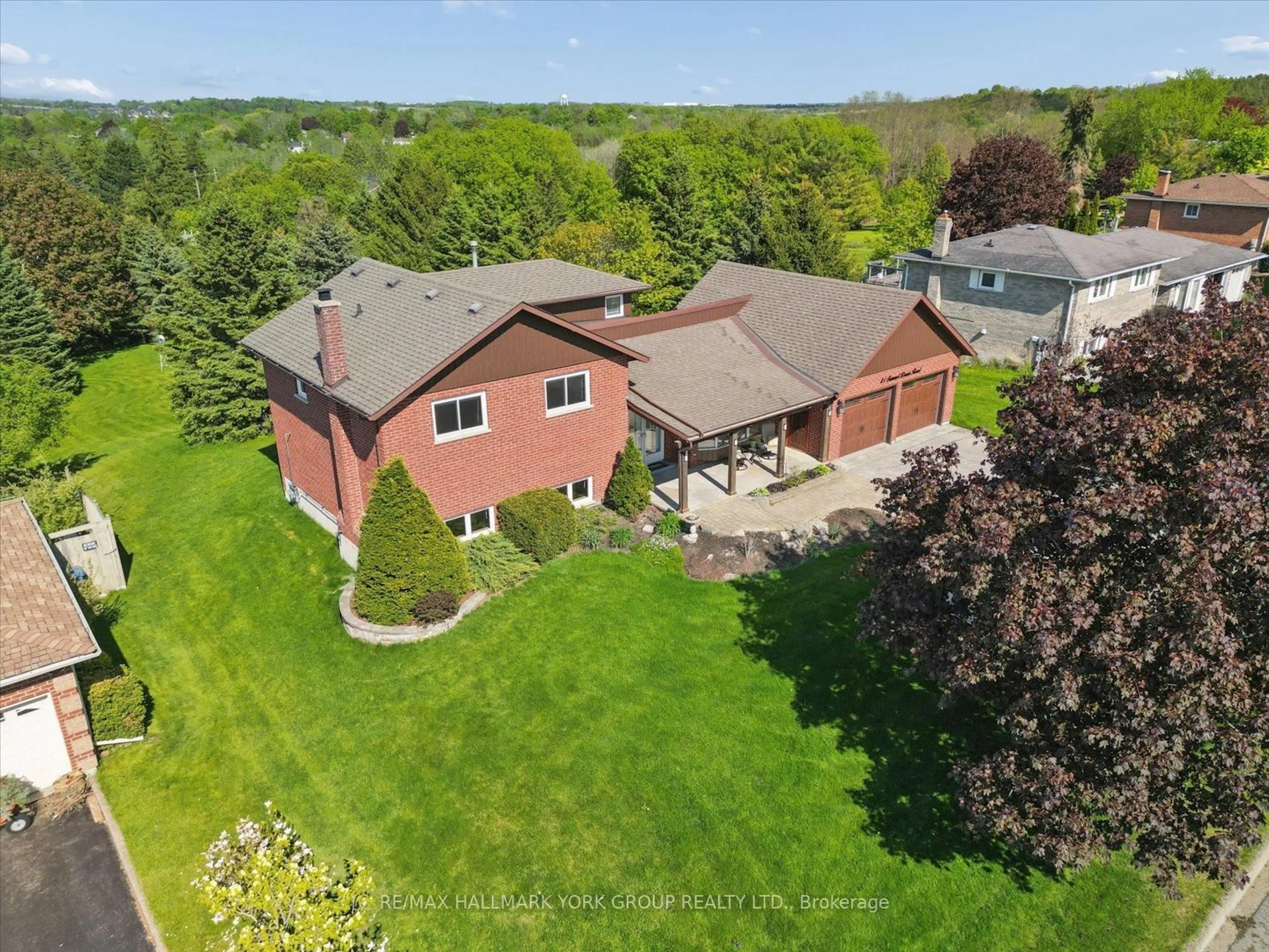 A pic from outside/outdoor area/front of a property/back of a property/a pic from drone, unknown for 81 Samuel Lount Rd, East Gwillimbury Ontario L9N 1G5