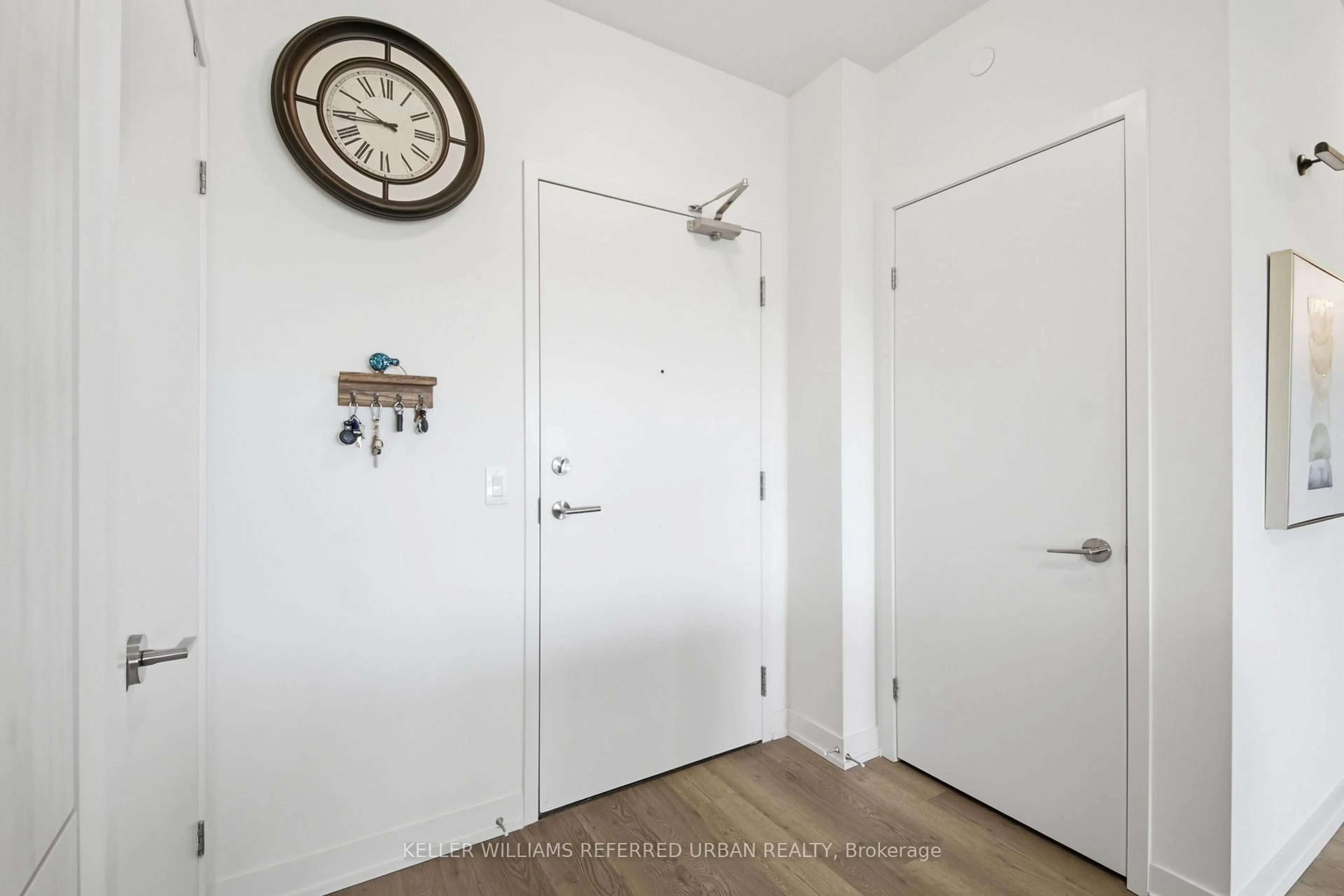 Indoor entryway for 6 David Eyer Rd ##404, Richmond Hill Ontario L4S 0N5