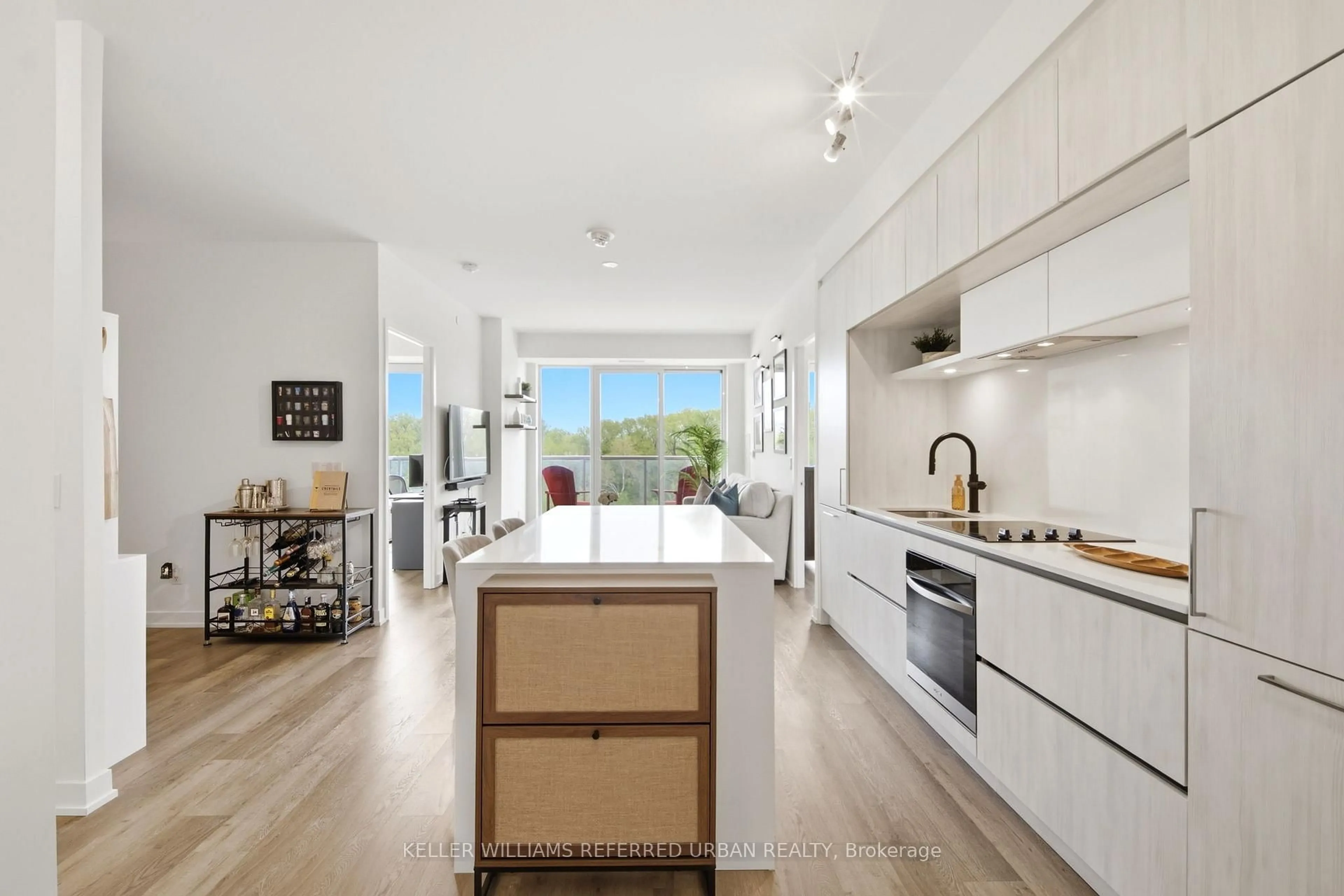 Open concept kitchen, unknown for 6 David Eyer Rd ##404, Richmond Hill Ontario L4S 0N5