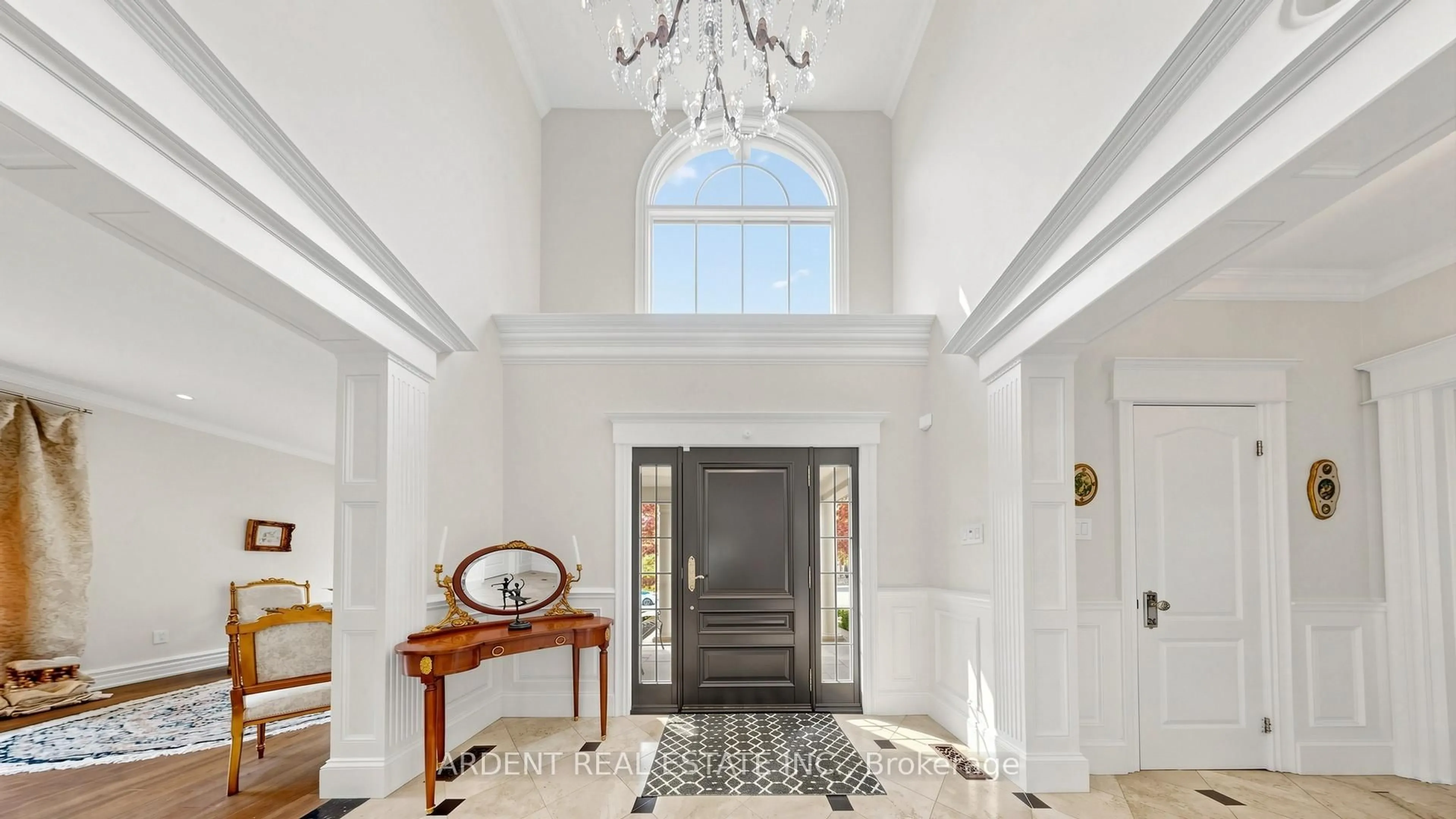 Indoor foyer for 156 Willow Farm Lane, Aurora Ontario L4G 6K5