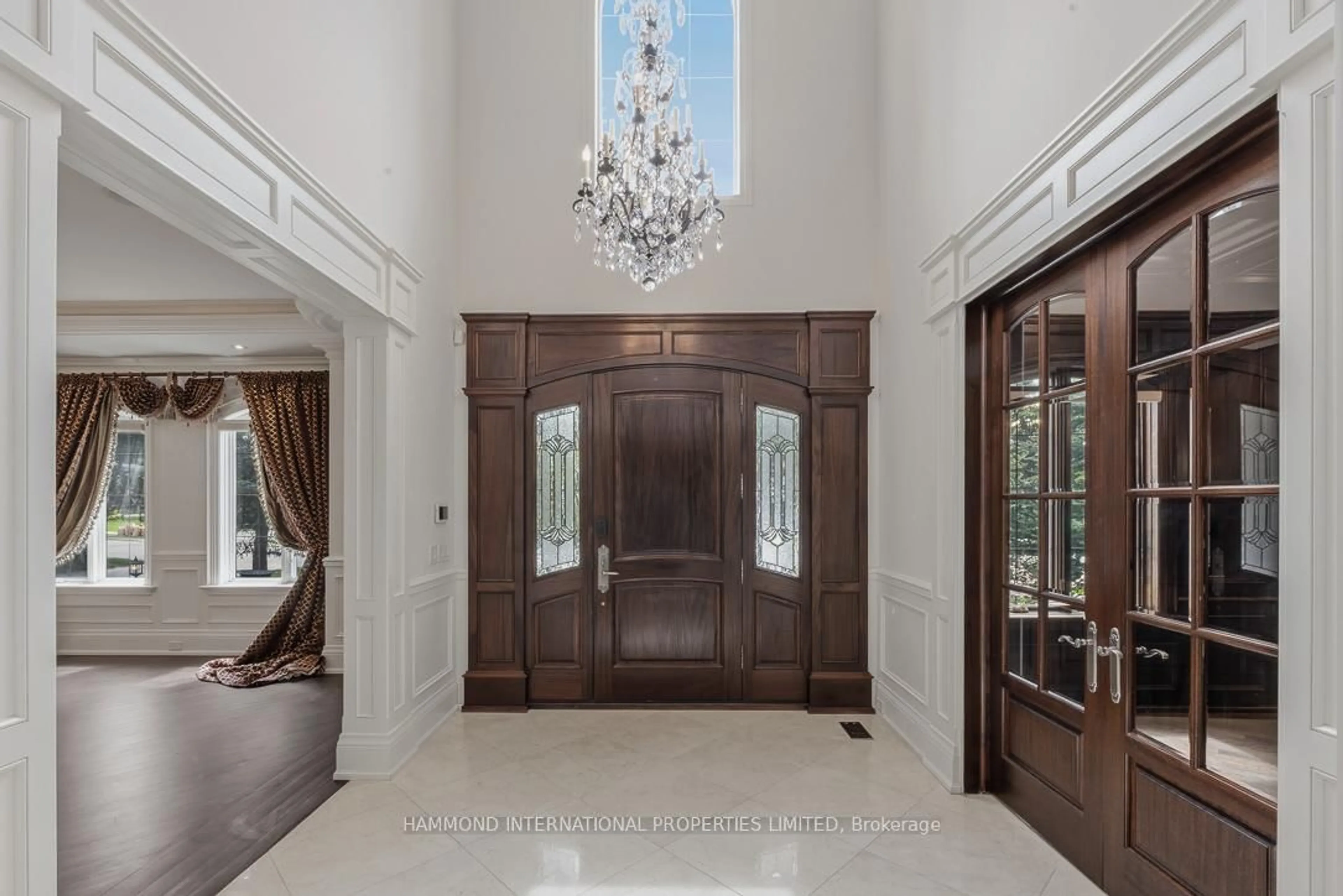 Indoor foyer for 40 Maryvale Cres, Richmond Hill Ontario L4C 6P8